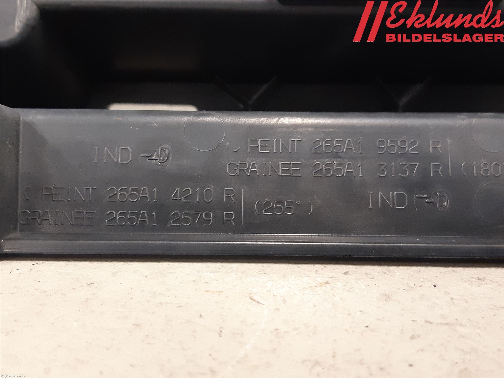 Opel VIVARO 15-19 Bakljussarg