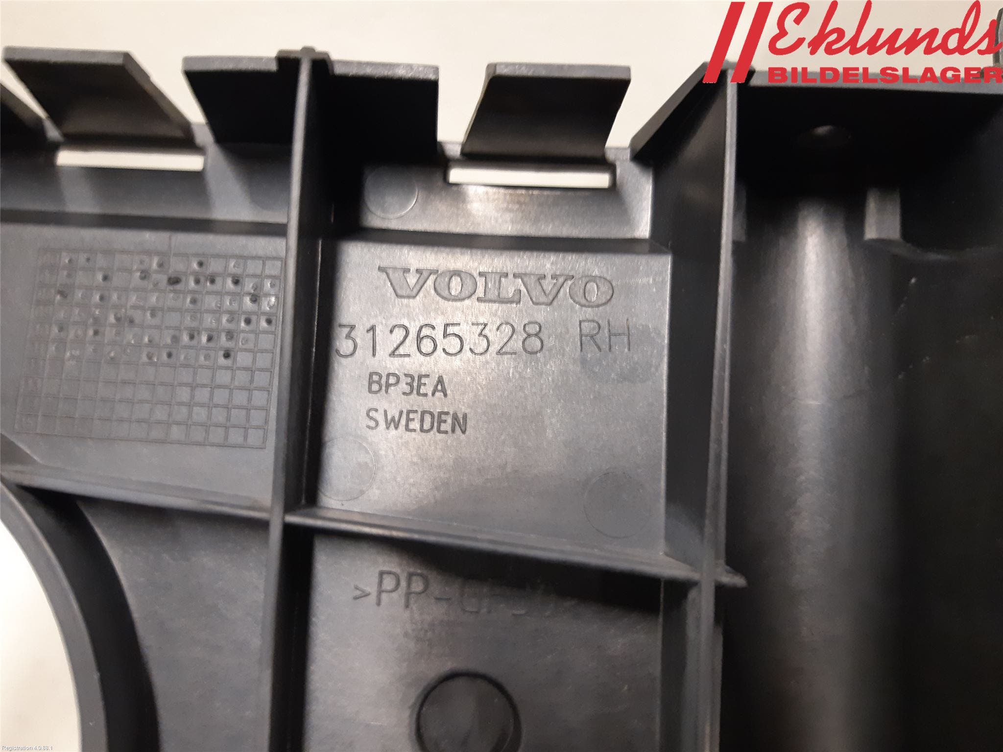 Volvo V70 08-13 Stötfångarfäste Bak Hö