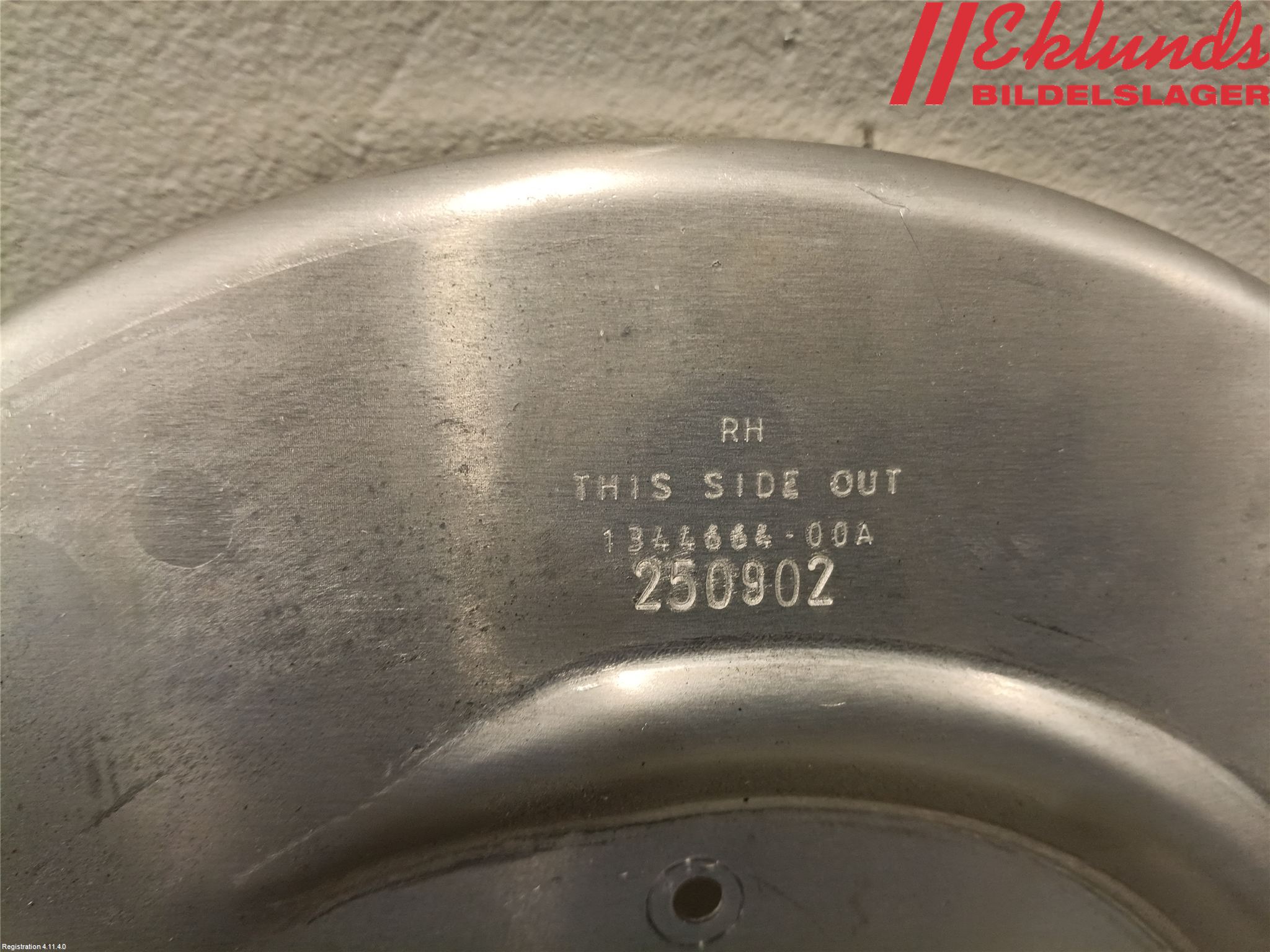 Tesla MODEL Y 21- Bromssköld Bak