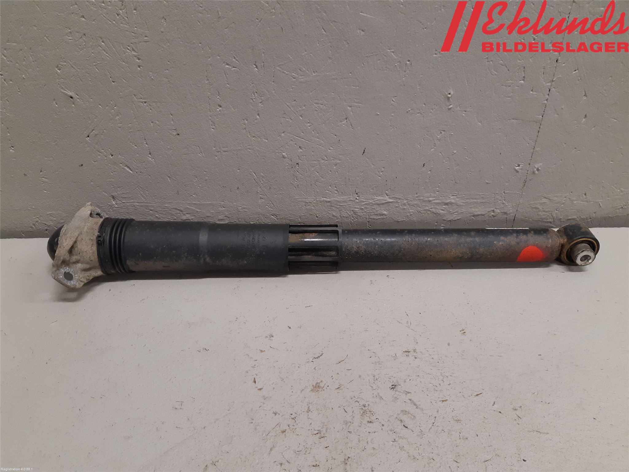 Volkswagen VW PASSAT 15-19 Stötdämpare Bak