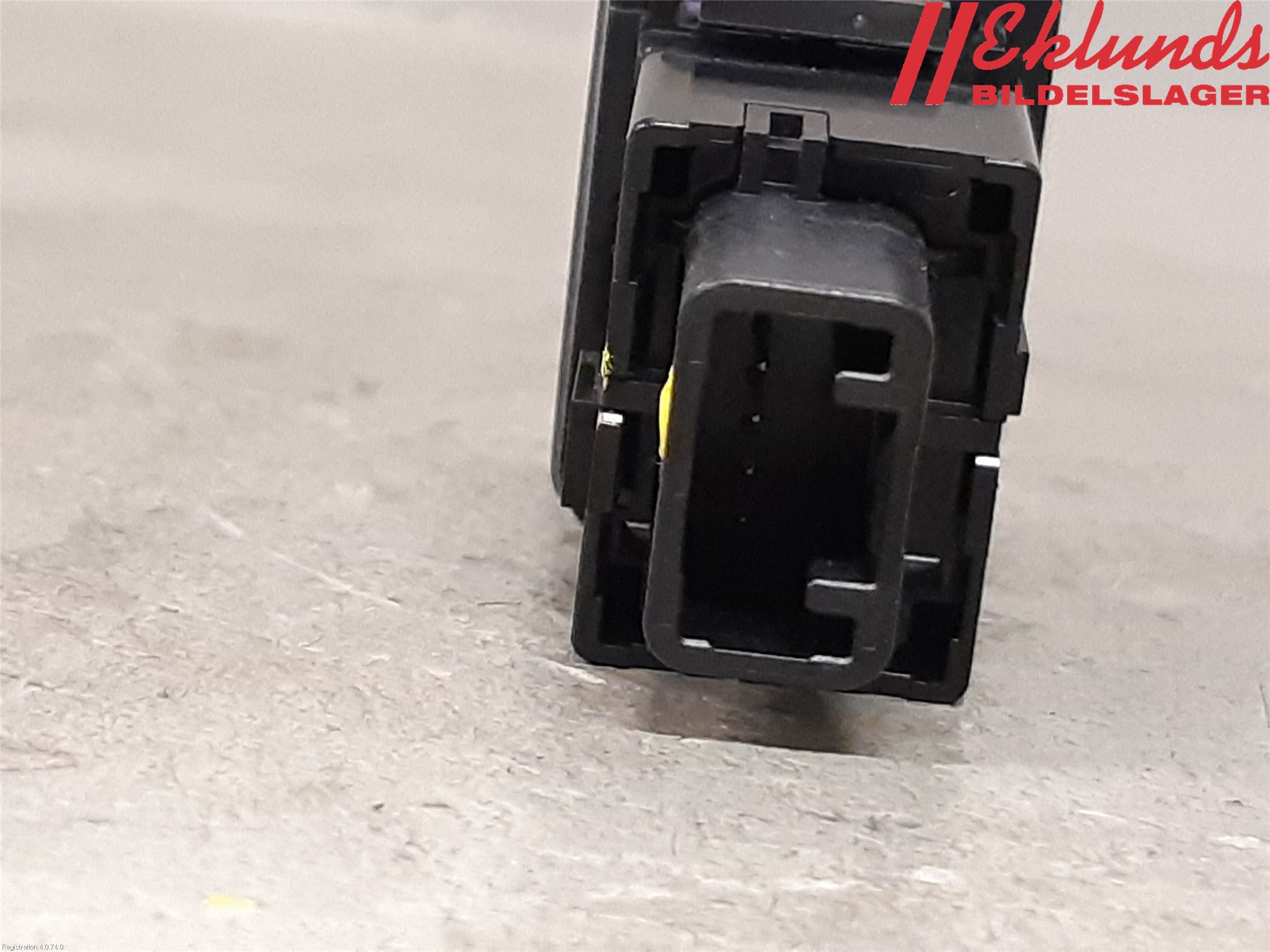 Toyota PRIUS (ZVW50) 16-21 Strömställare Tanklucka