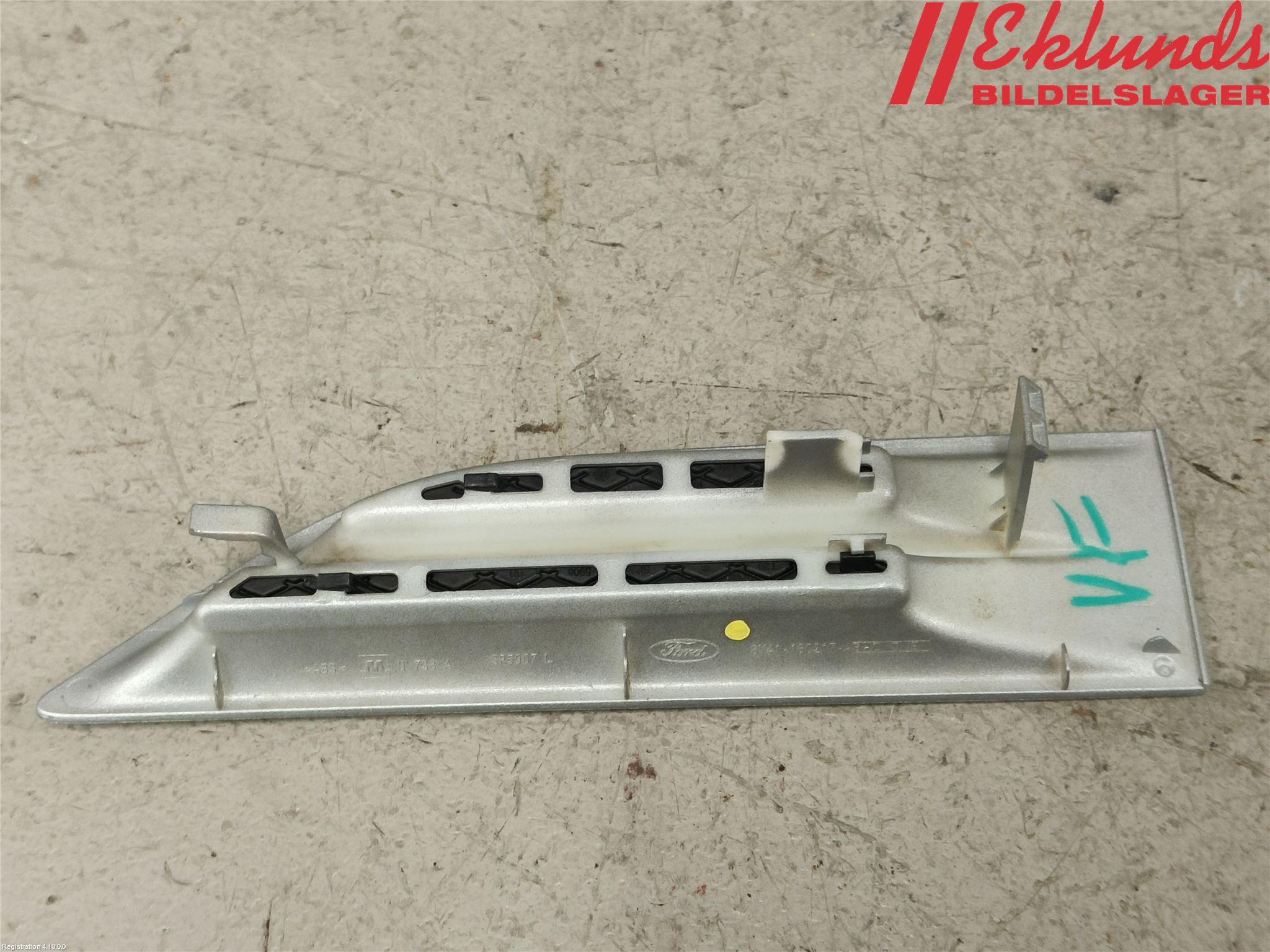 Ford KUGA 08-12 List Framskärm Vä