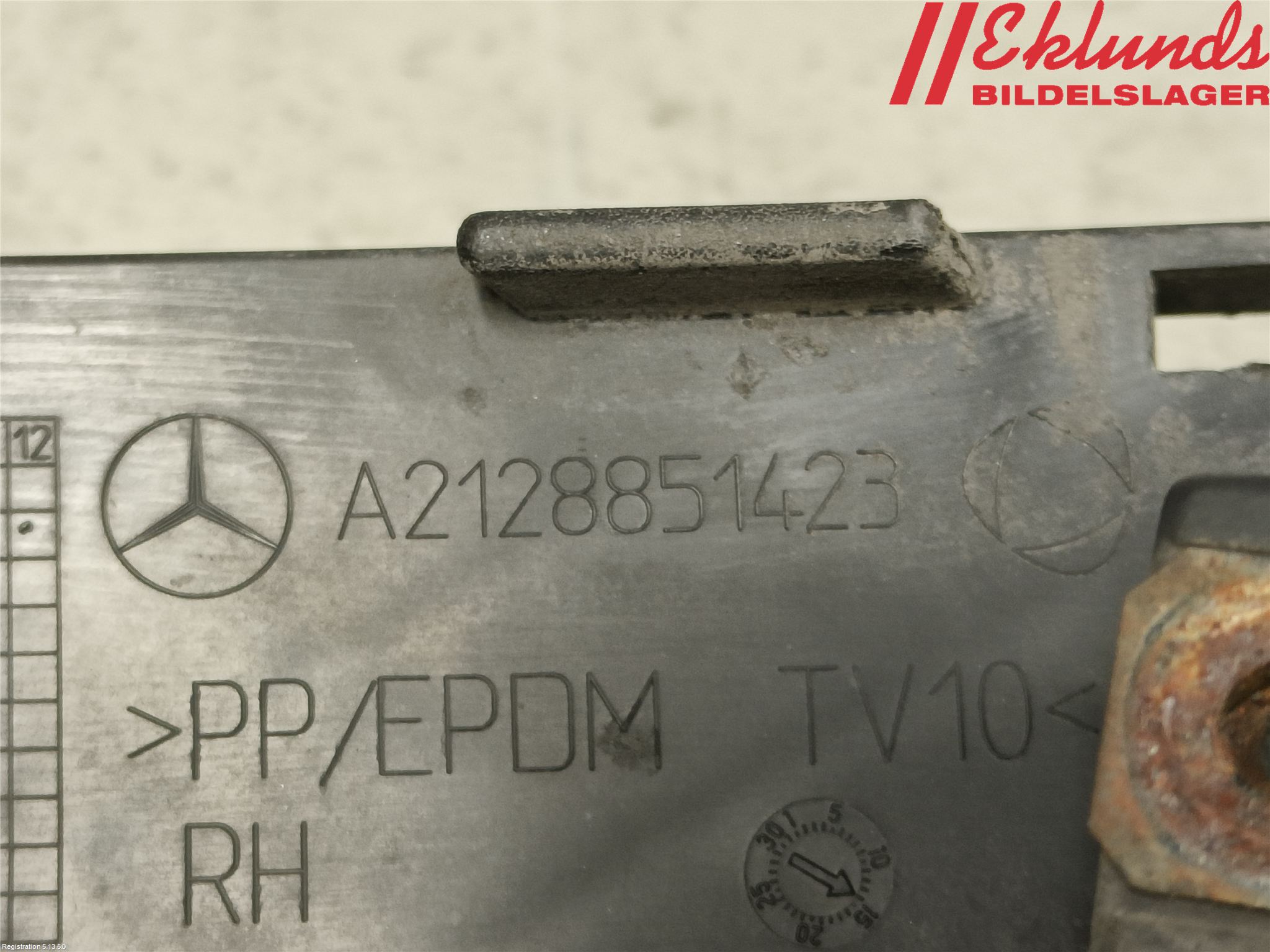 Mercedes-Benz MB E-KLASS (W212) 09-16 Dimljussarg Fram