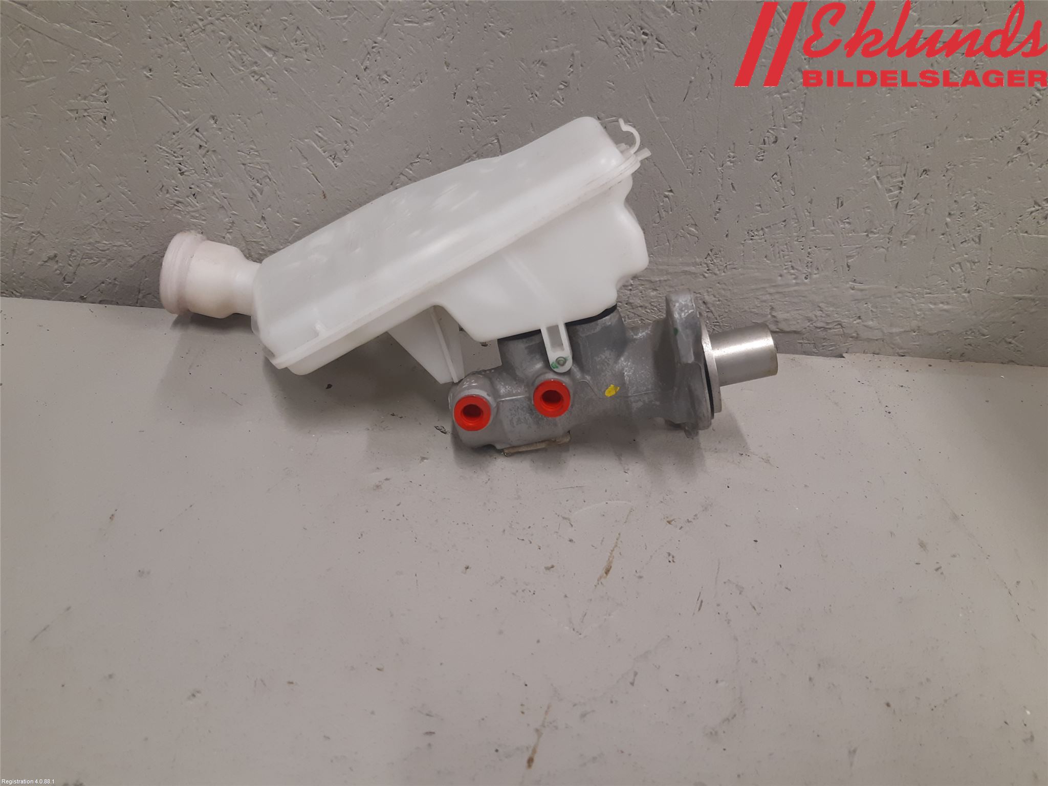 Opel CROSSLAND X 18- Bromsvätskebehållare