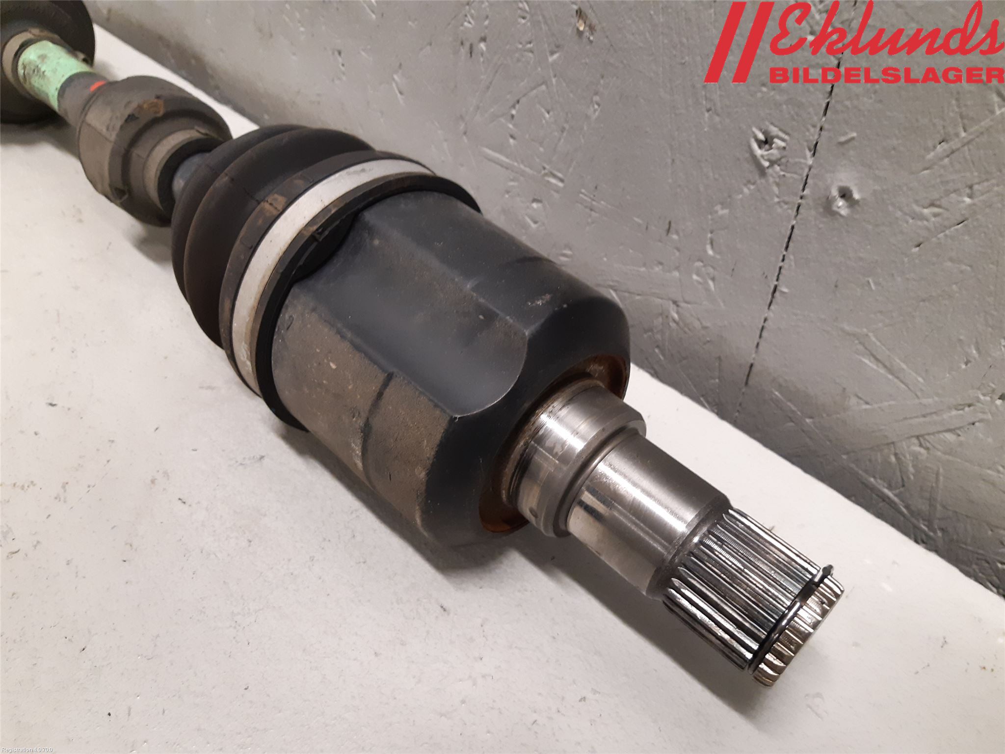 Hyundai i40 16-18 Drivaxel Fram Vänster