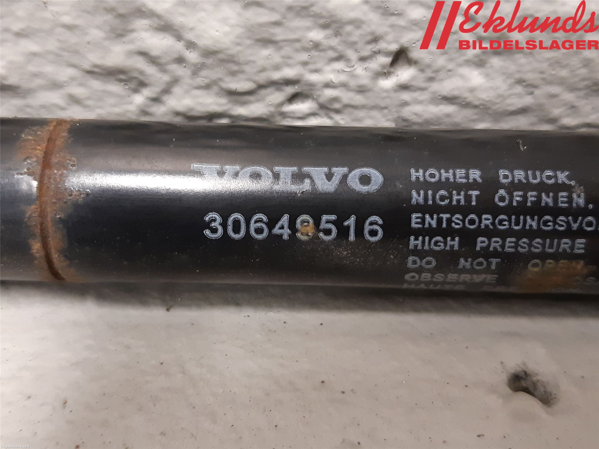 Volvo V70 14-16 Gasfjäder Motorhuv