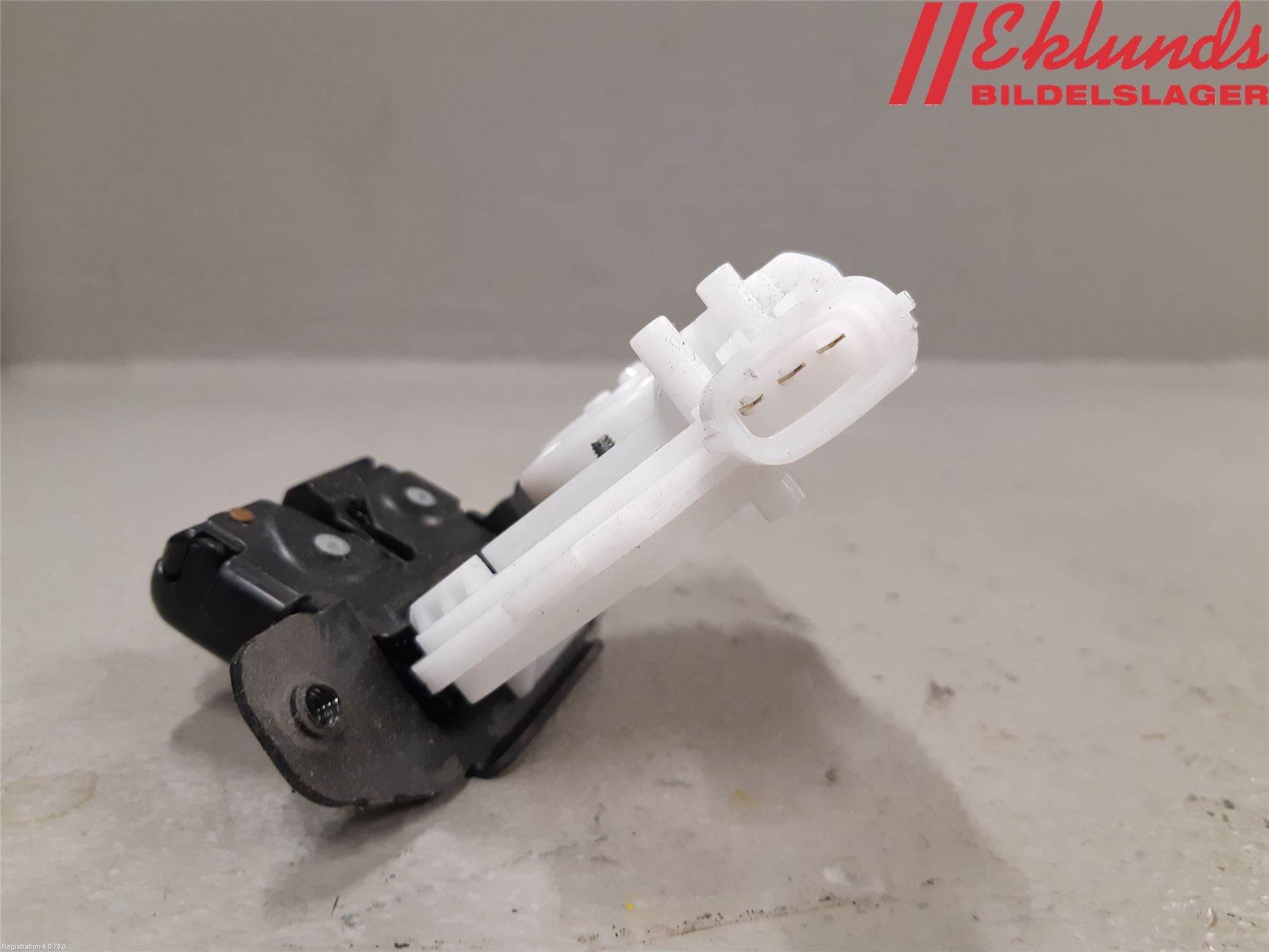 Toyota YARIS XP130 15-20 Låskista Baklucka