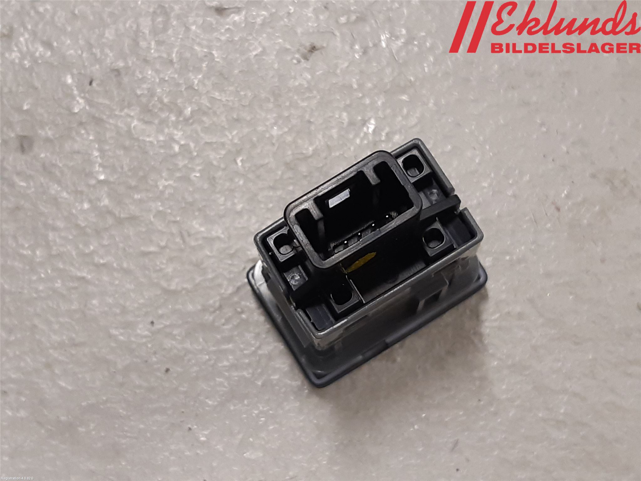 Toyota C-HR 16-23 Strömställare Tanklucka