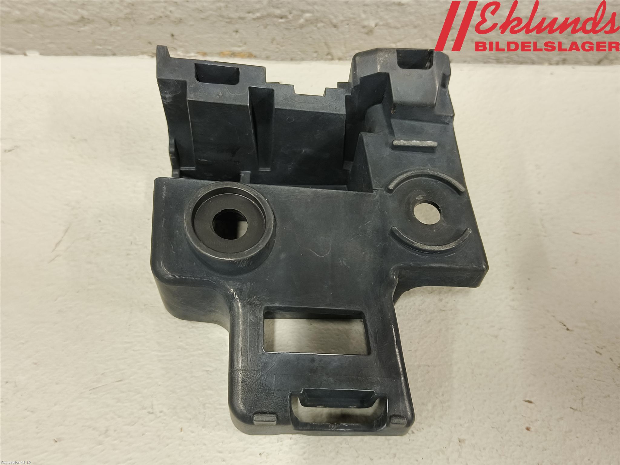 Volkswagen VW GOLF VI 09-13 Stötfångarfäste Bak Hö