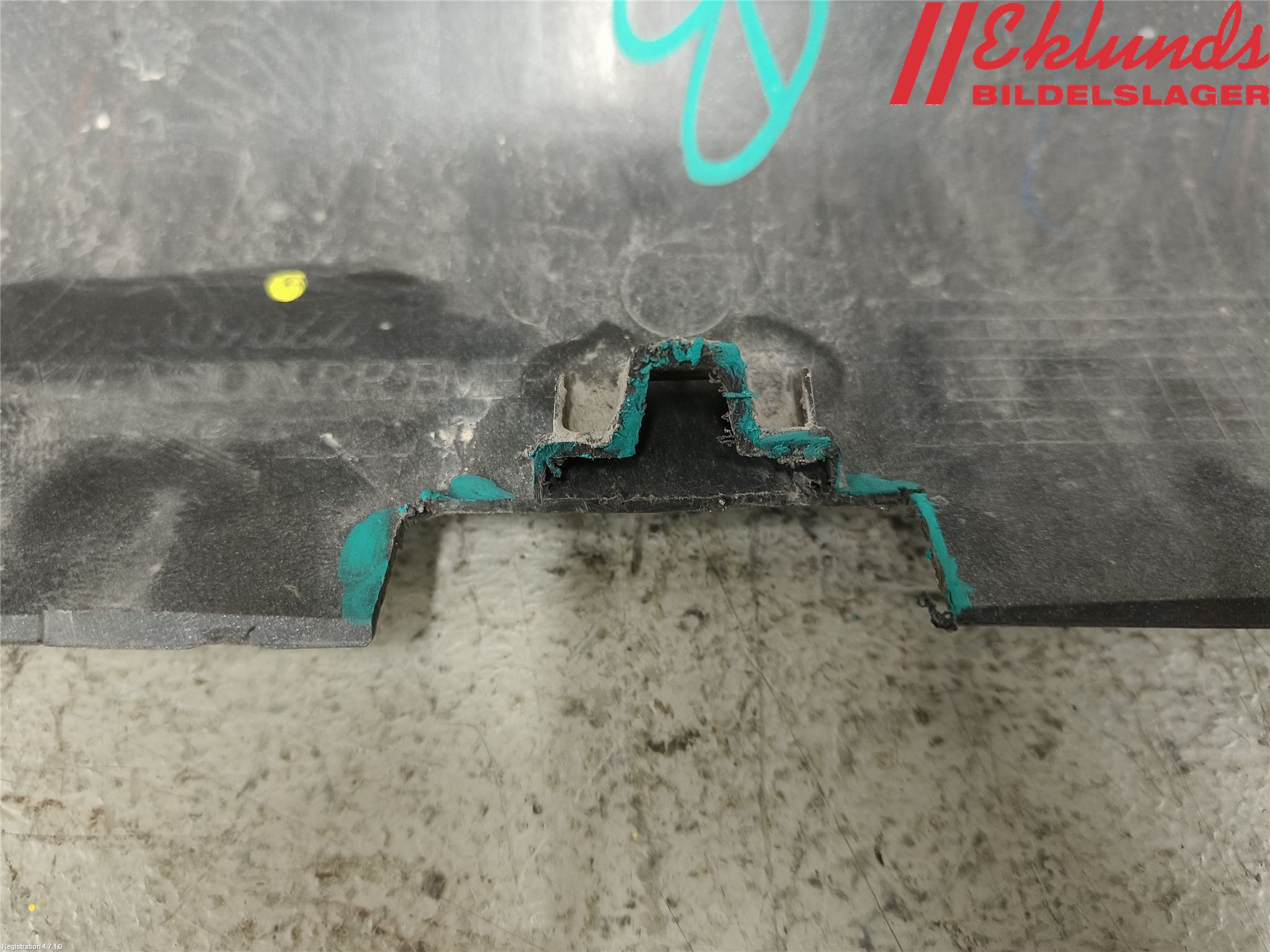 Mitsubishi OUTLANDER 13-21 Stötfångardel Bak Mitt