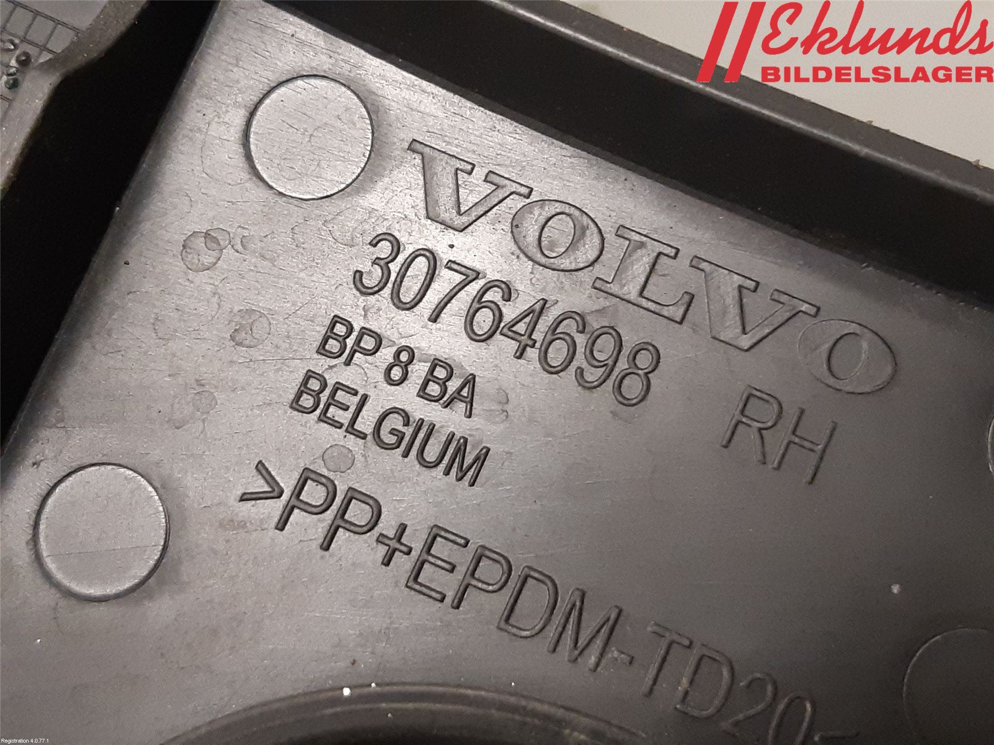 Volvo XC60 09-13 Stötfångarfäste Bak Hö