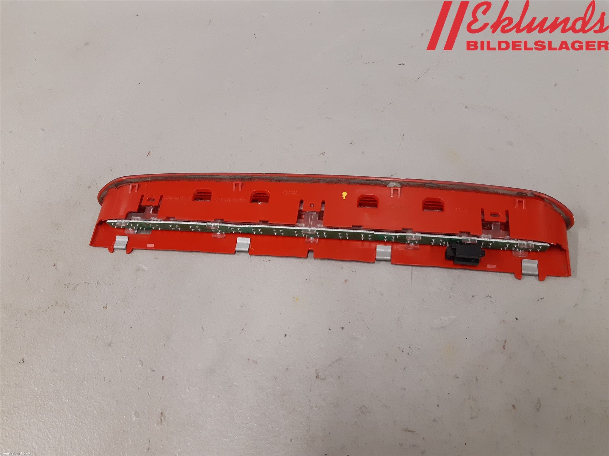 Volkswagen VW PASSAT 11-14 Bromsljus Bakruta