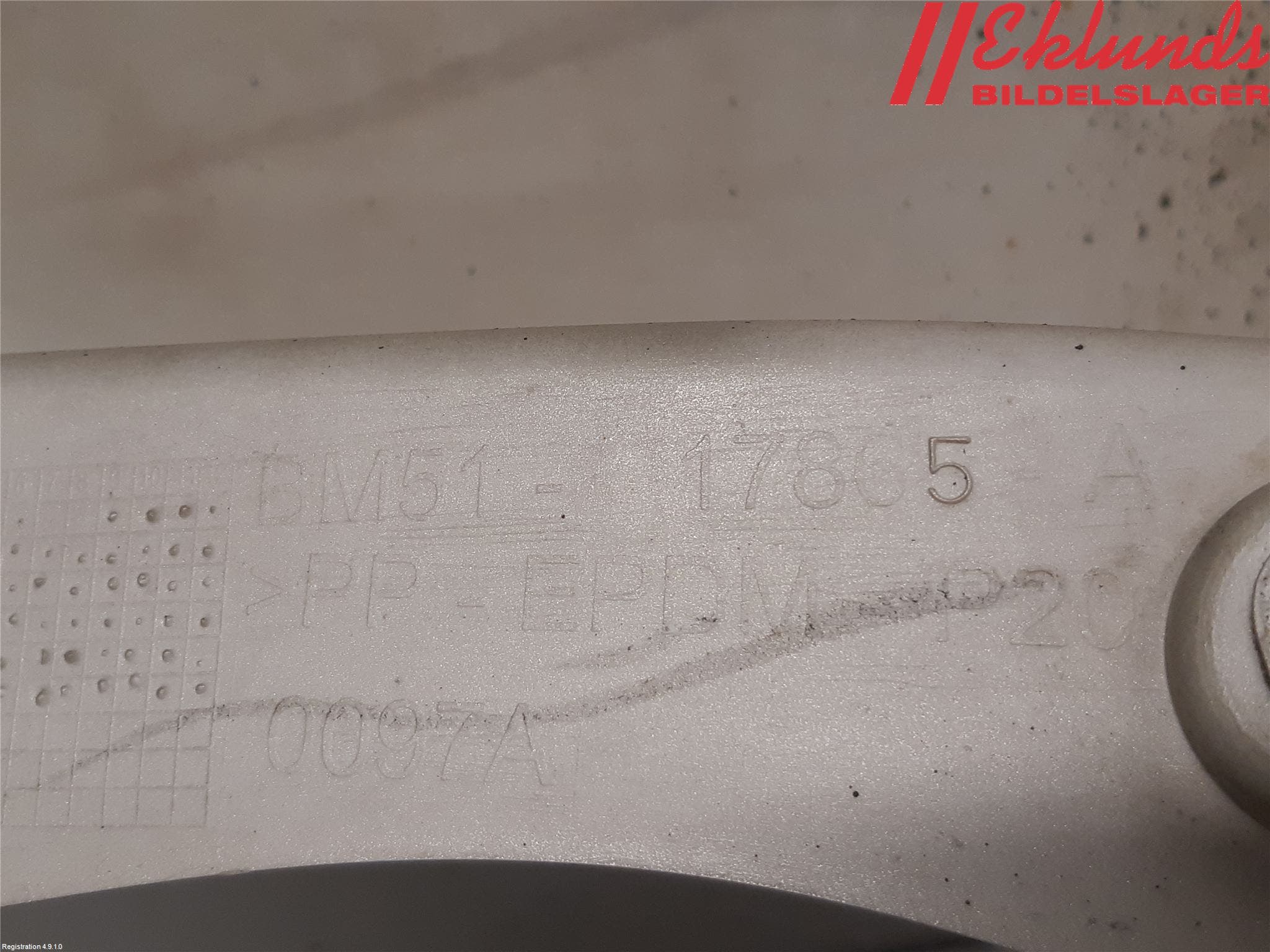 Ford FOCUS 15-18 Stötfångardel Bak Vä