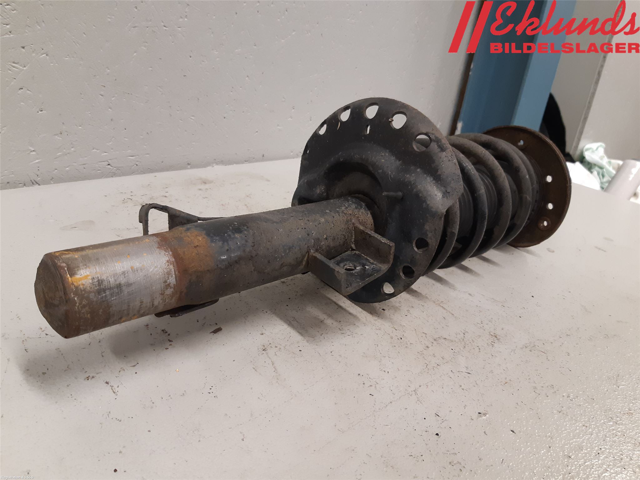 Volvo V70 14-16 Fjäderben Fram Vänster