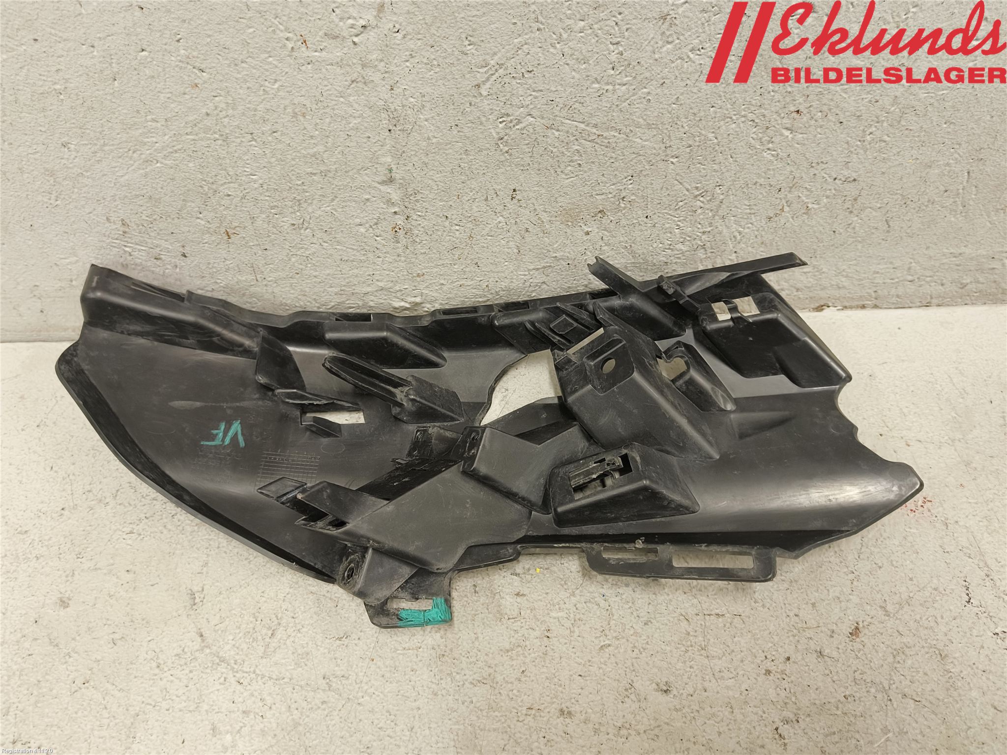 Volvo V60 11-13 Stötfångarfäste Fram Vä