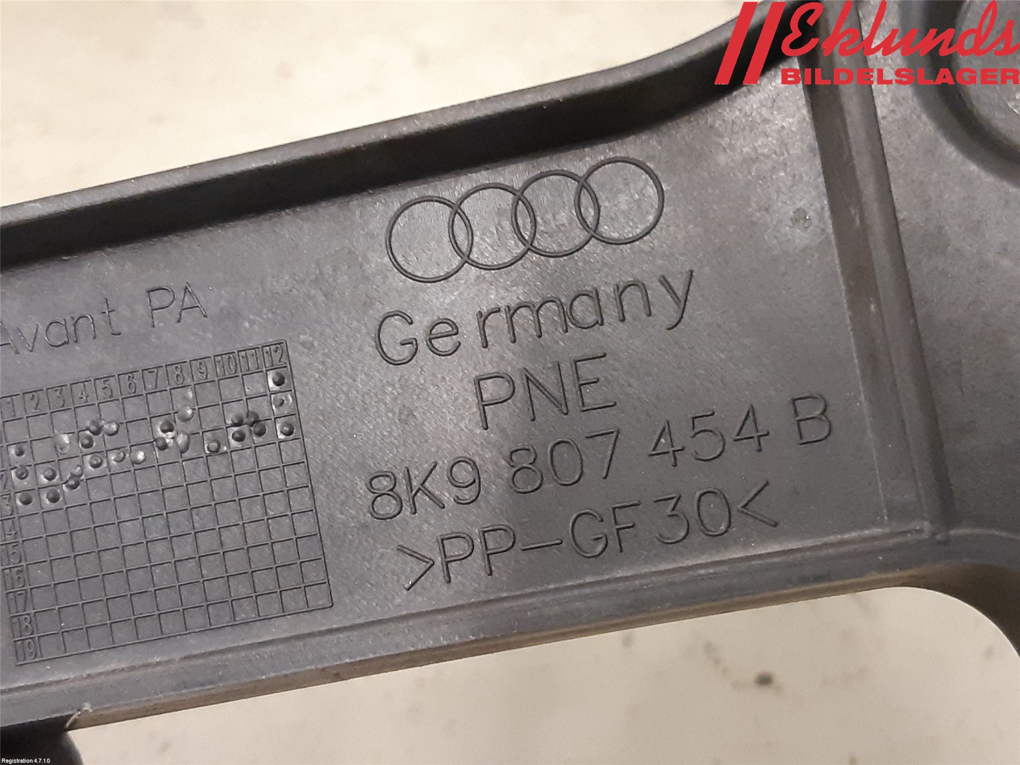 Audi A4 12-15 Stötfångarfäste Bak Hö