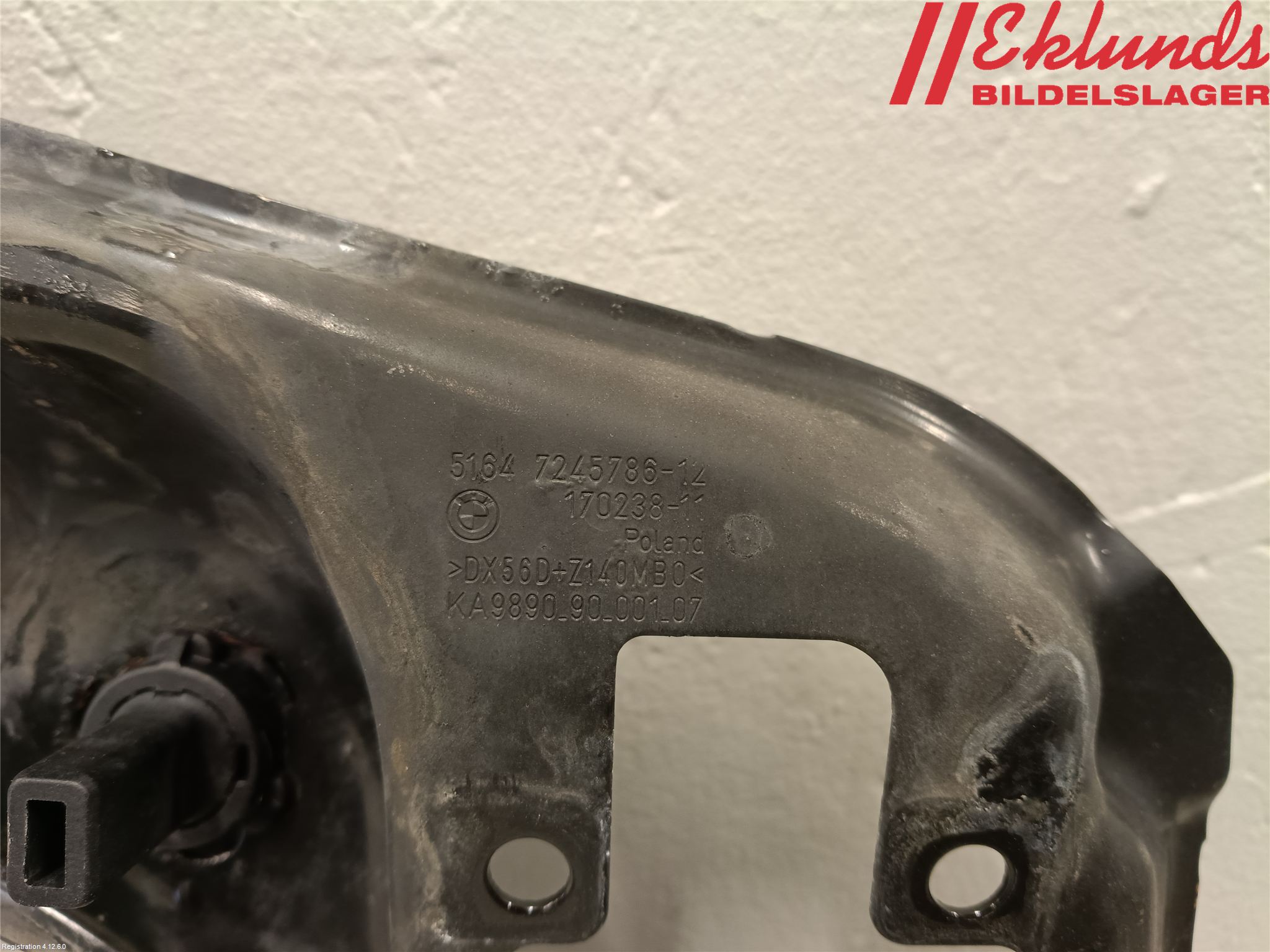 BMW 3 F30/F31/F80 12-19 Front Huvlåsplåt-Balk