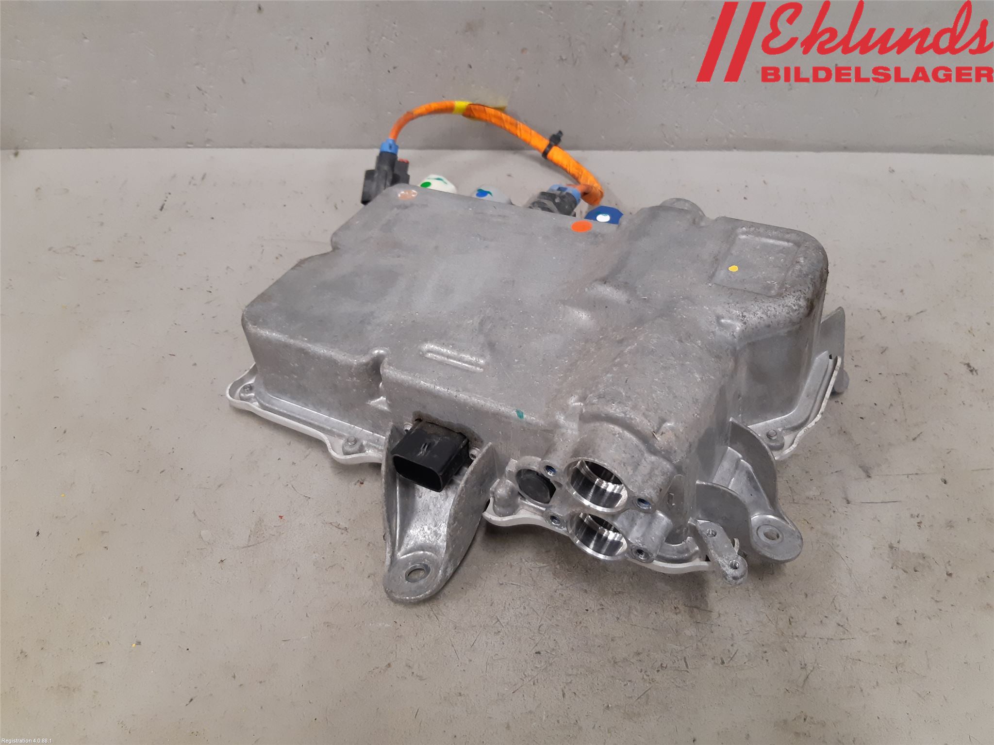 Tesla MODEL S 13- Converter