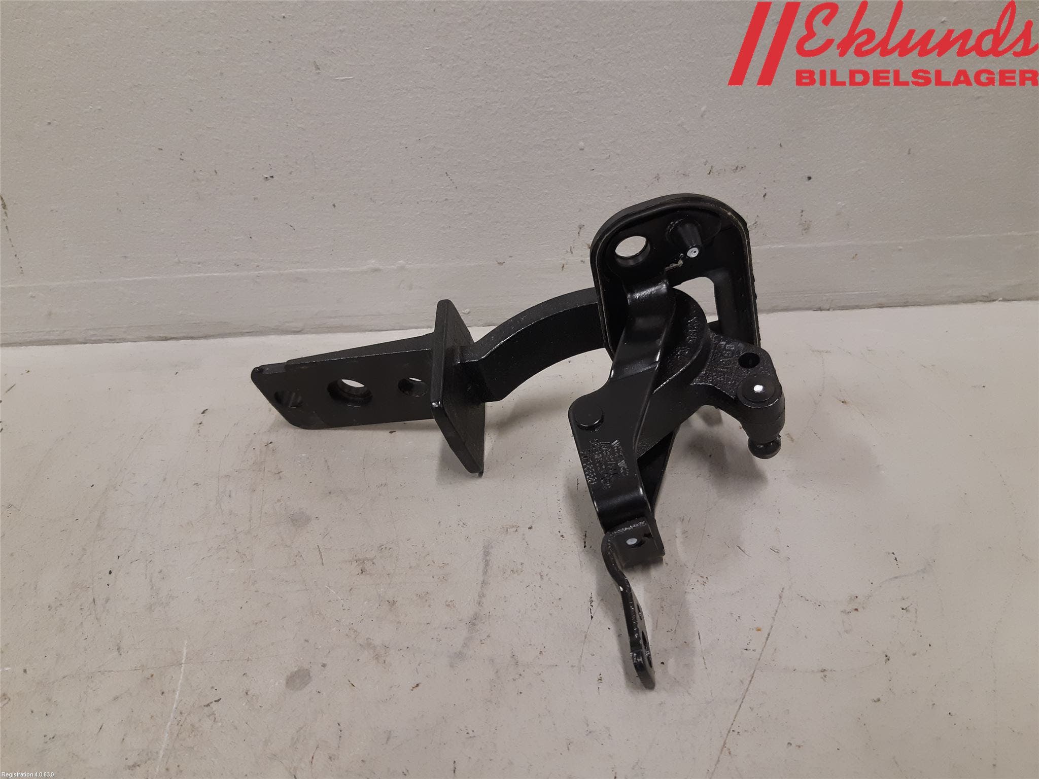 Volvo V70 14-16 Bakluckegångjärn Hö