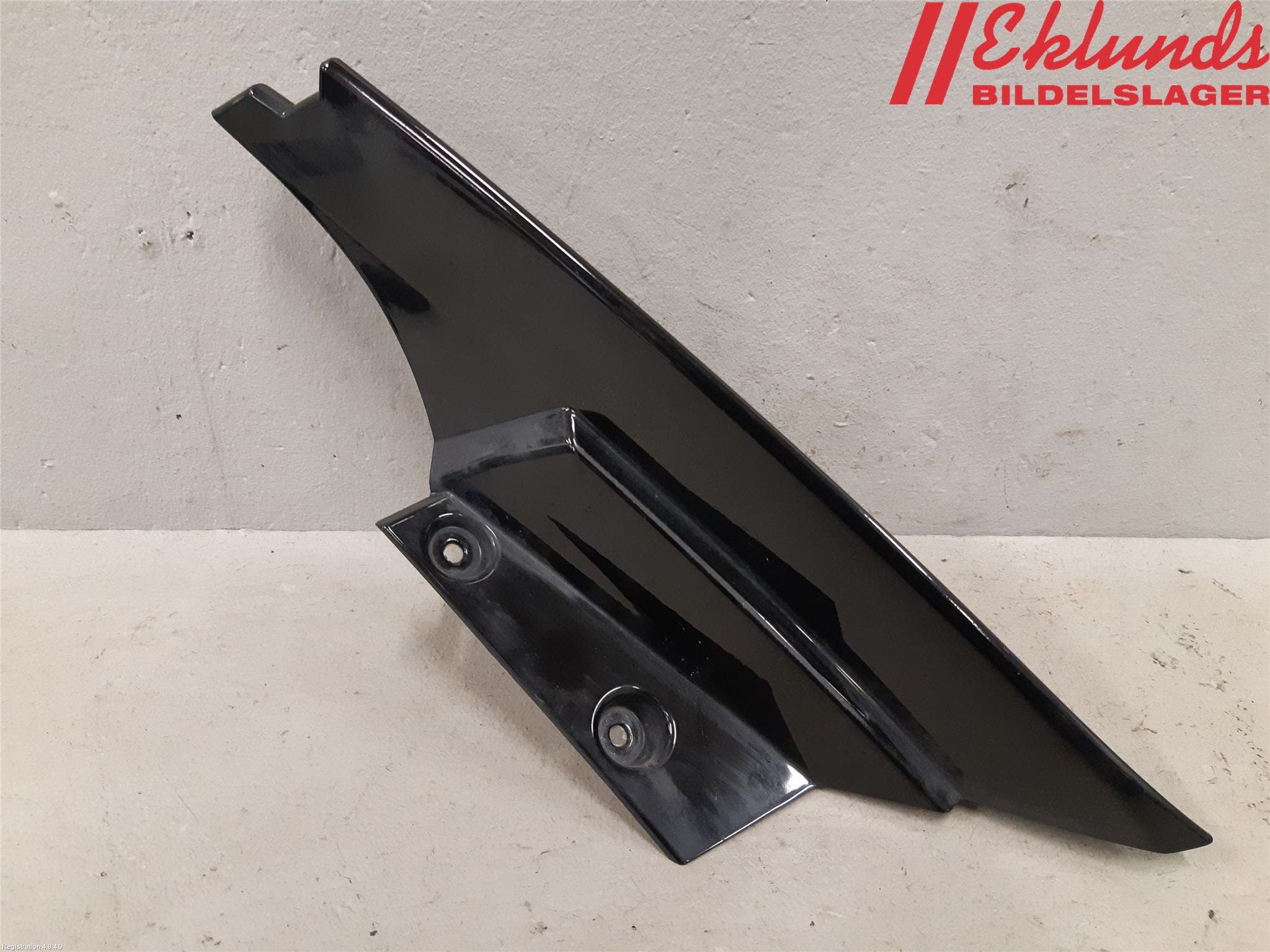 Nissan X-TRAIL 14-21 Spoiler Baklucka