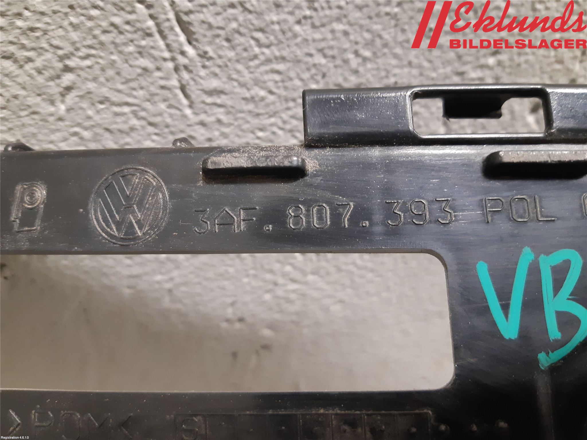 Volkswagen VW PASSAT 11-14 Stötfångarfäste Bak Vä