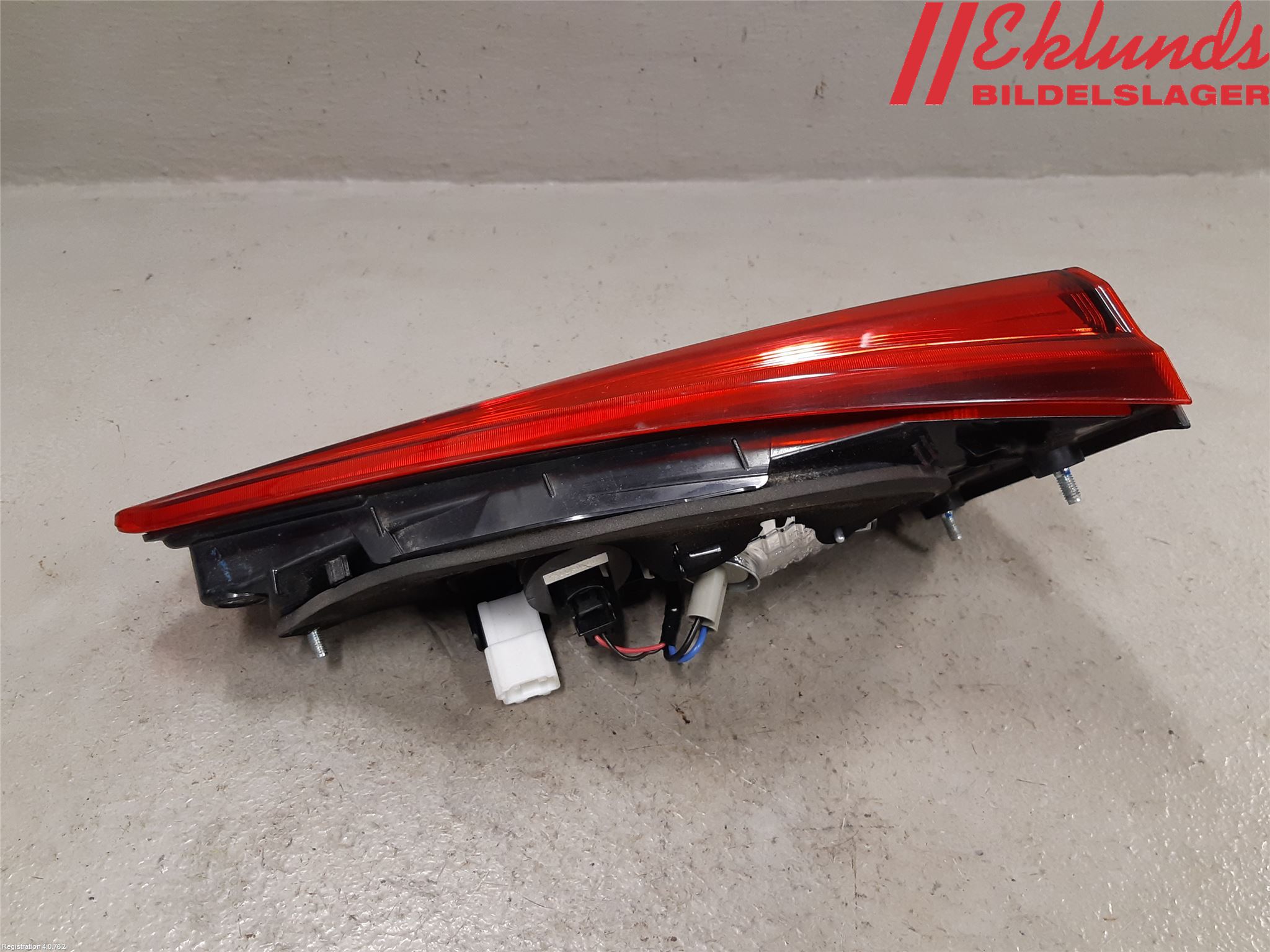 Toyota YARIS XP130 15-20 Bakljus Lucka Vä