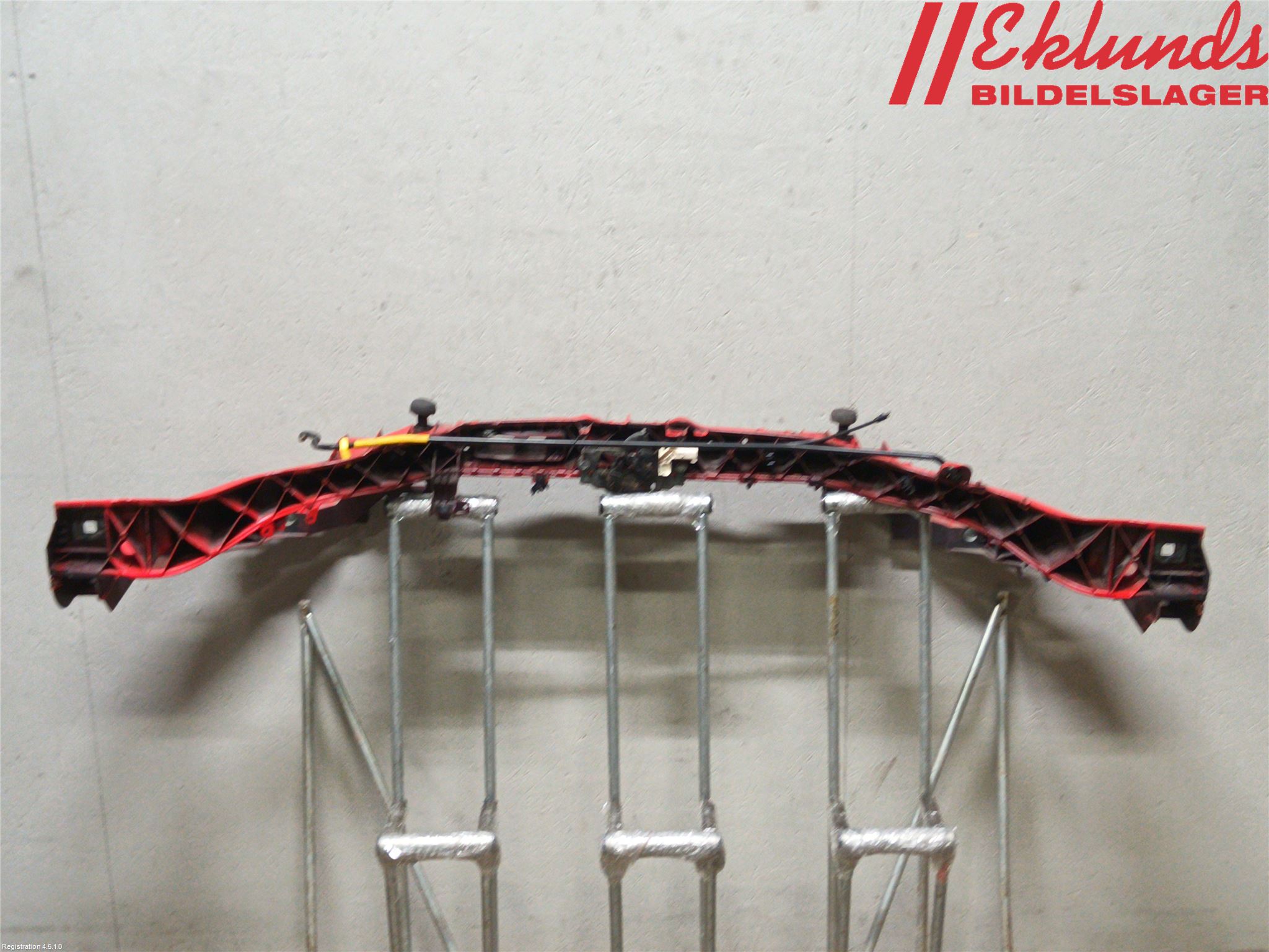 Ford FOCUS 11-14 Front Huvlåsplåt-Balk