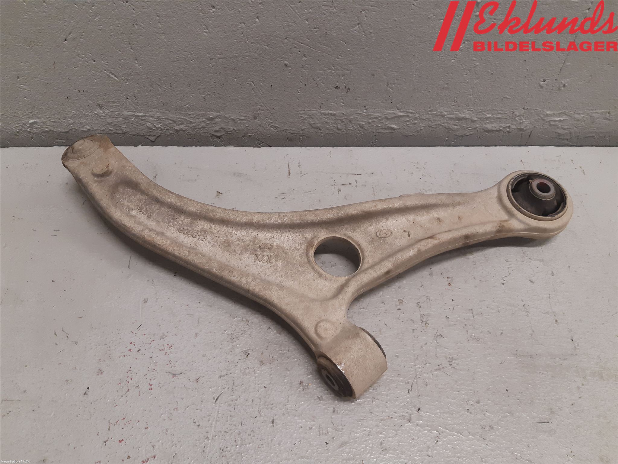 Hyundai i40 16-18 Bärarm Fram Undre Vä