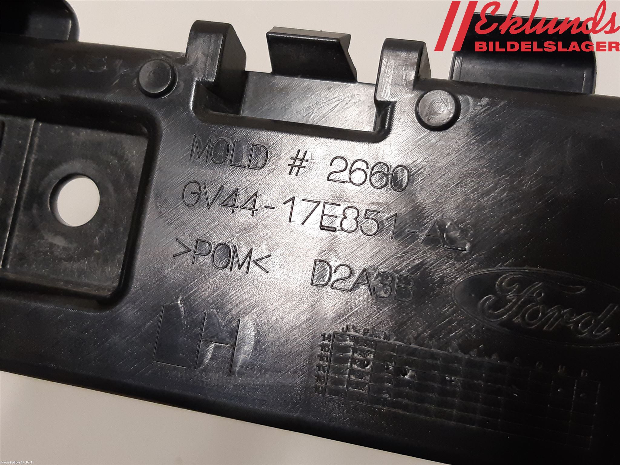 Ford KUGA 13-16 Stötfångarfäste Bak Vä