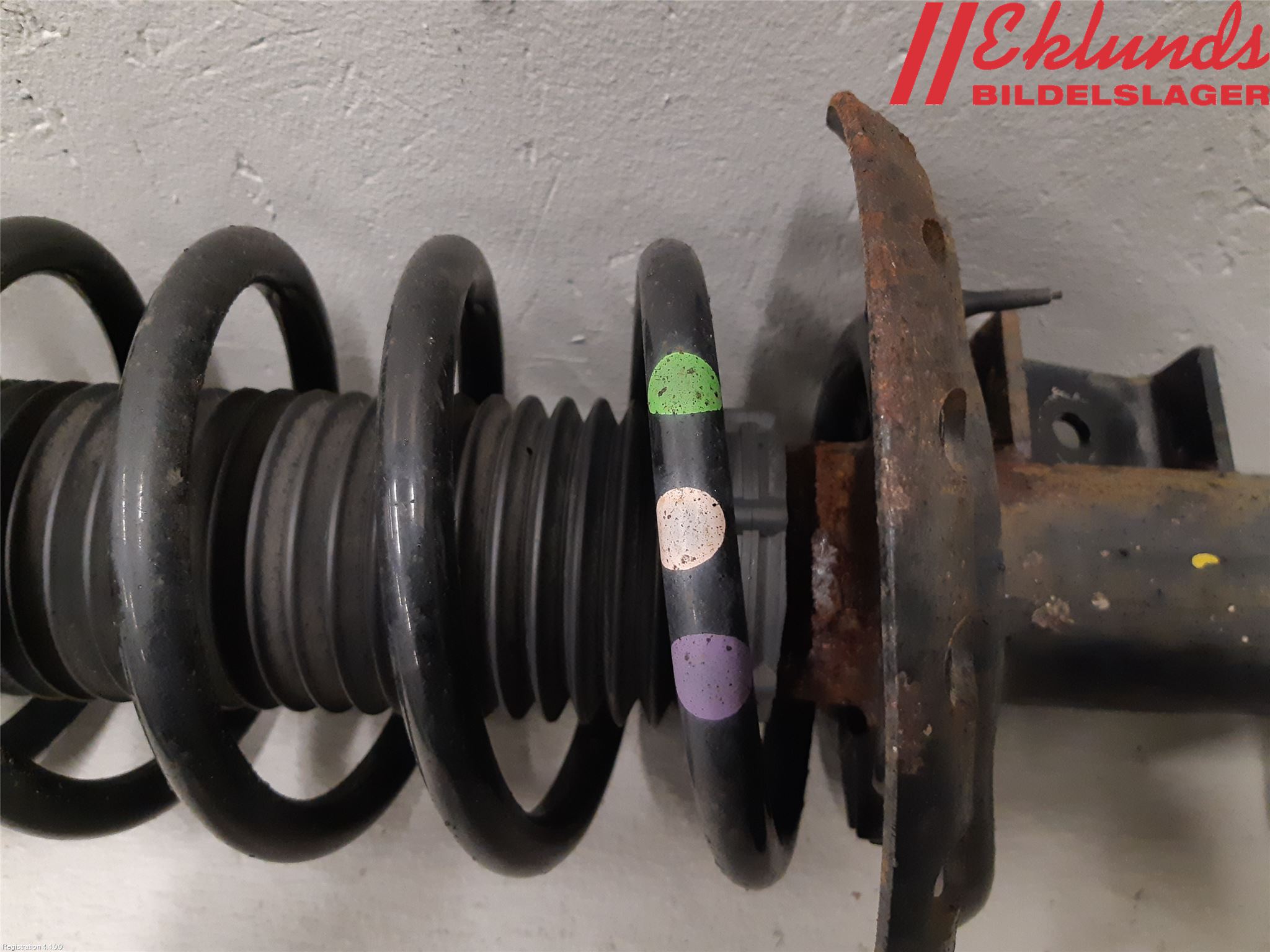 Volvo V70 08-13 Fjäderben Fram Vänster