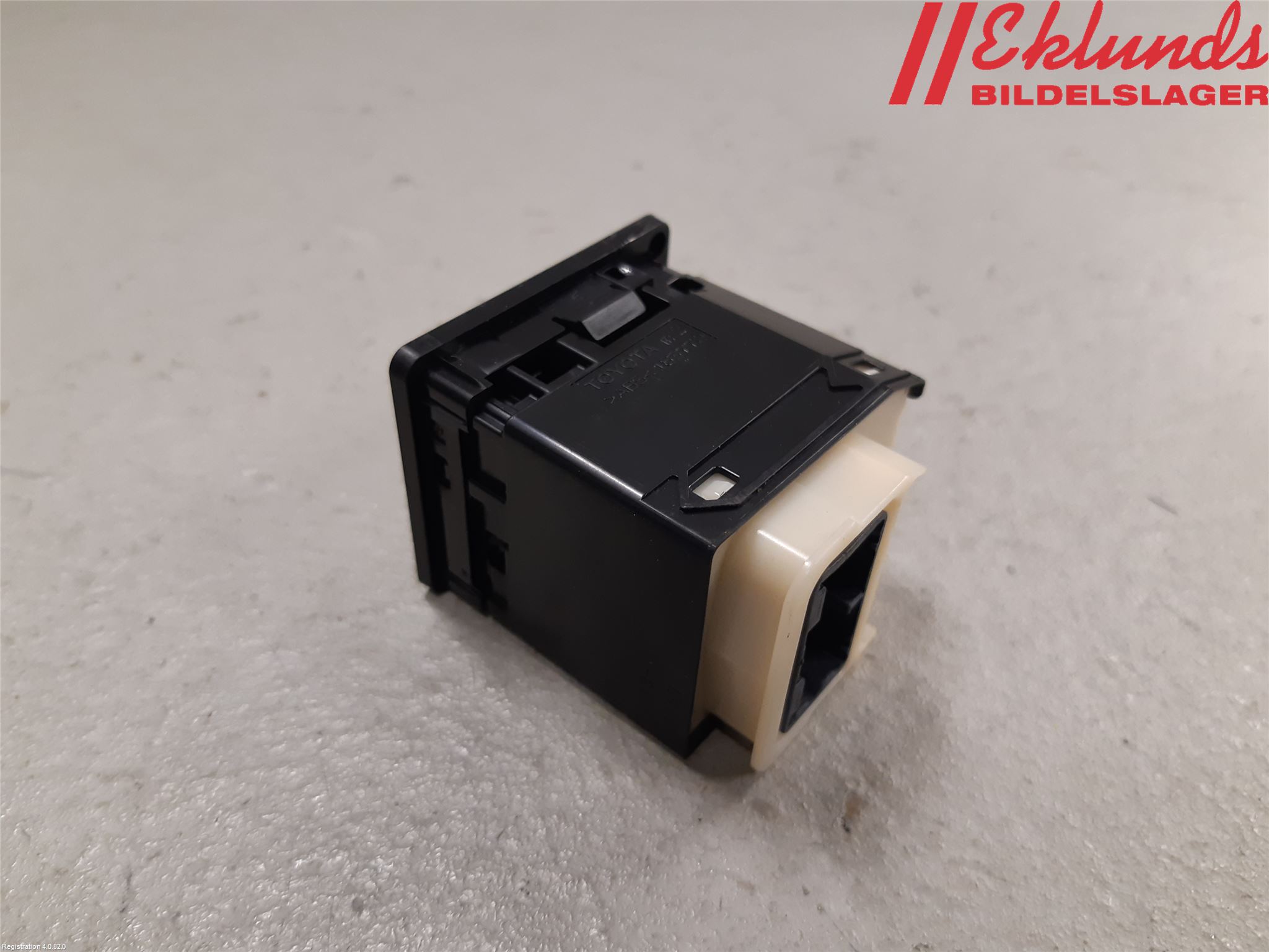 Toyota AURIS 13-19 Strömställare Spegel