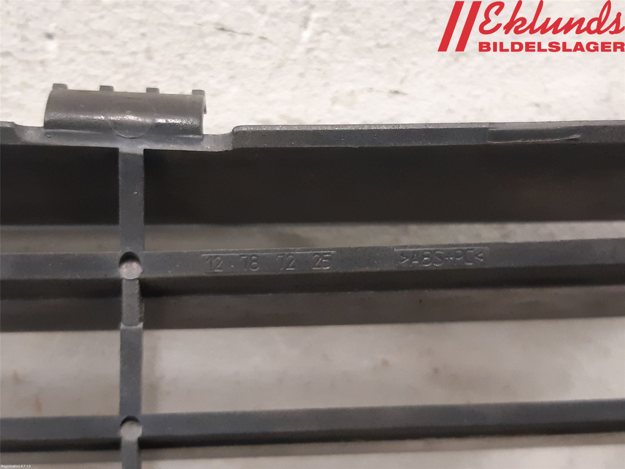 Saab 9-3 VER 2 Grilldel Mitt