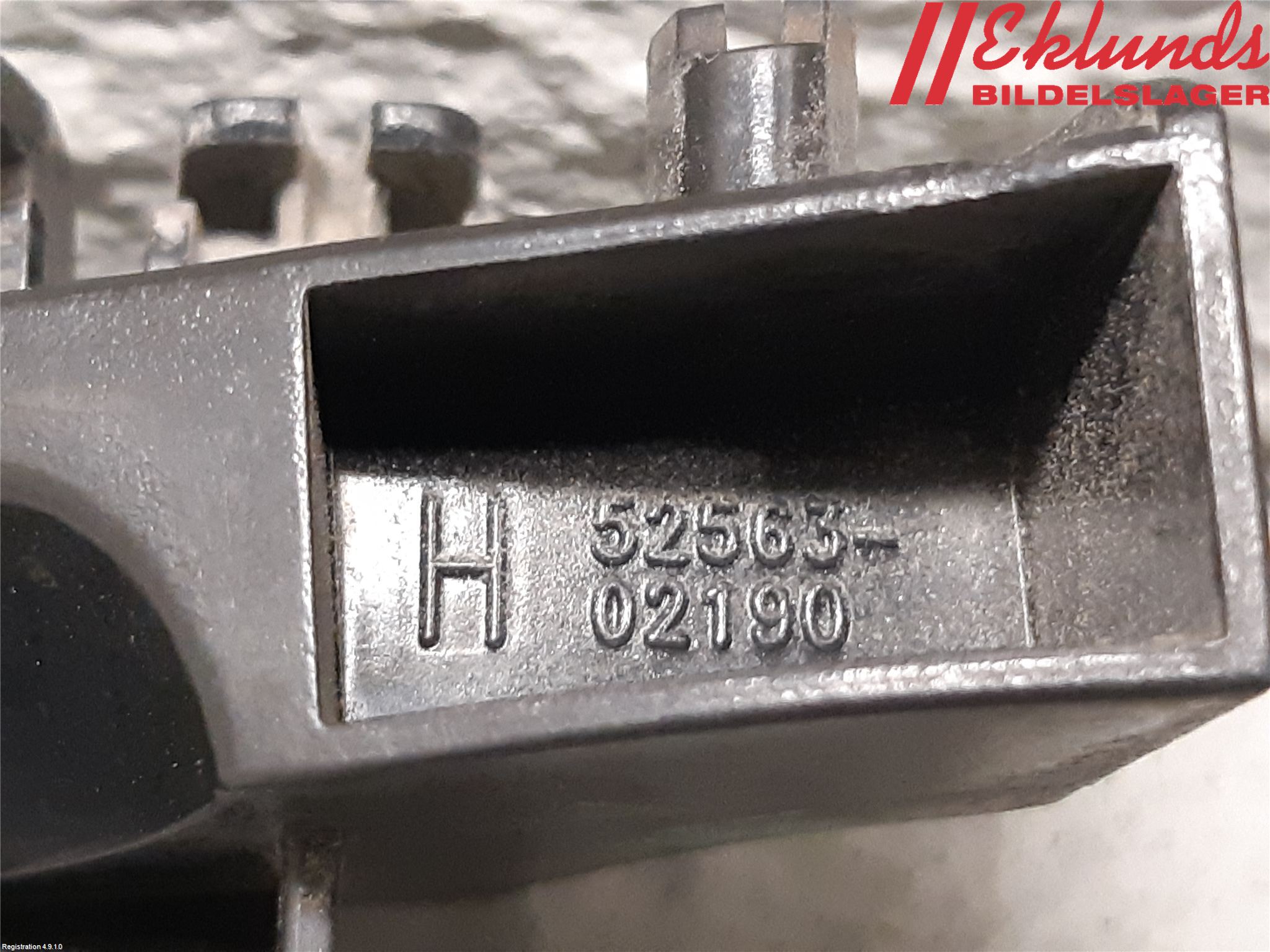 Toyota AURIS 13-19 Stötfångarfäste Bak Vä