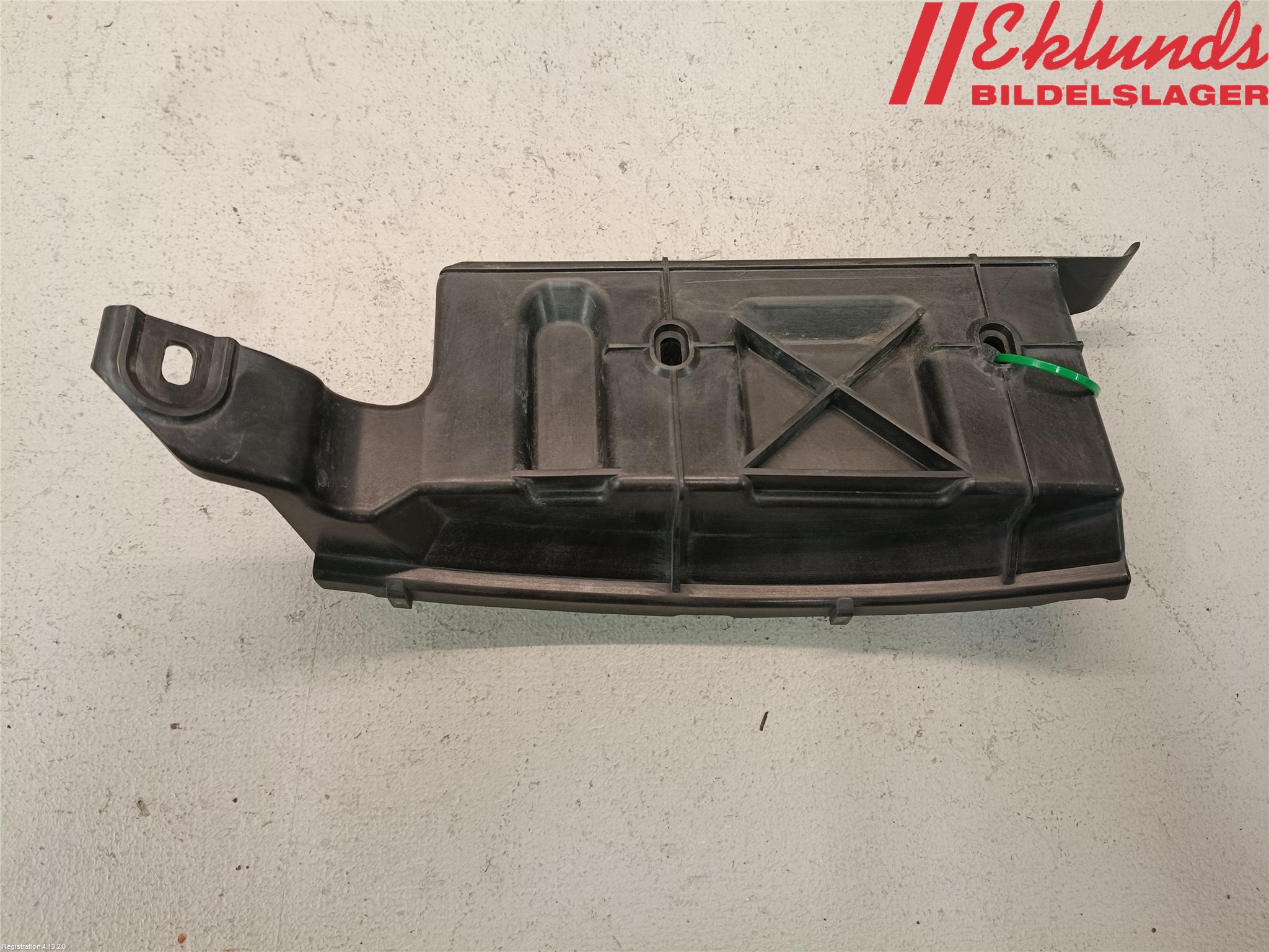 Audi A6/S6     05-11 Stötfångarfäste Bak Hö