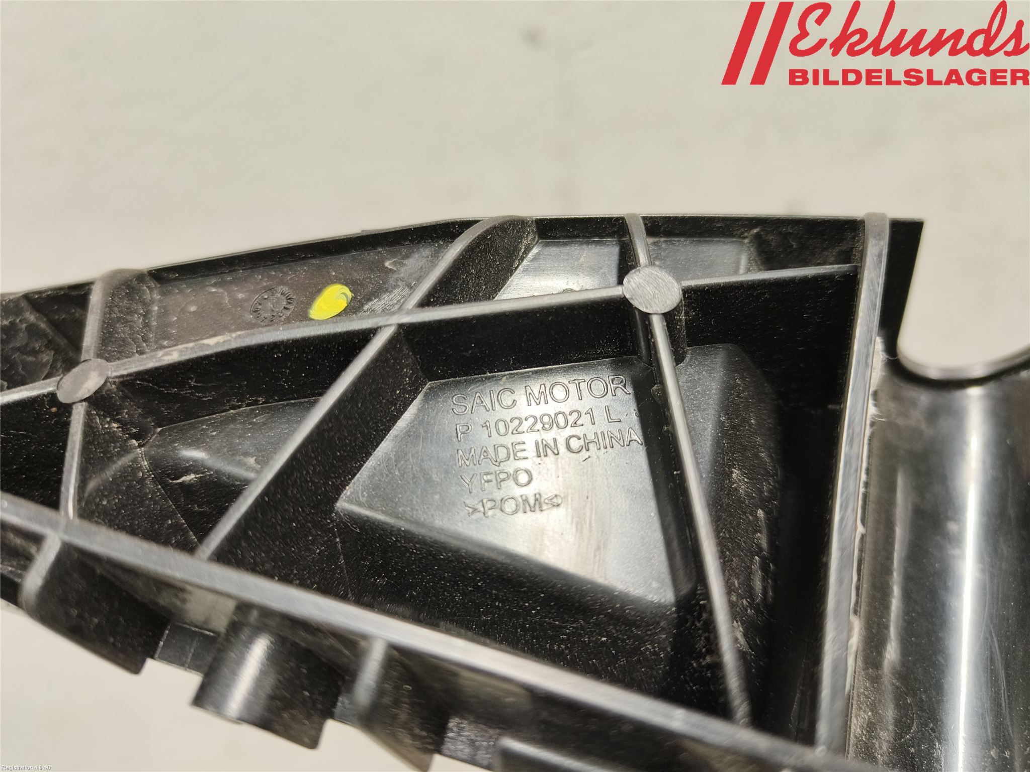 MG ZS EV 20- Stötfångarfäste Fram Vä