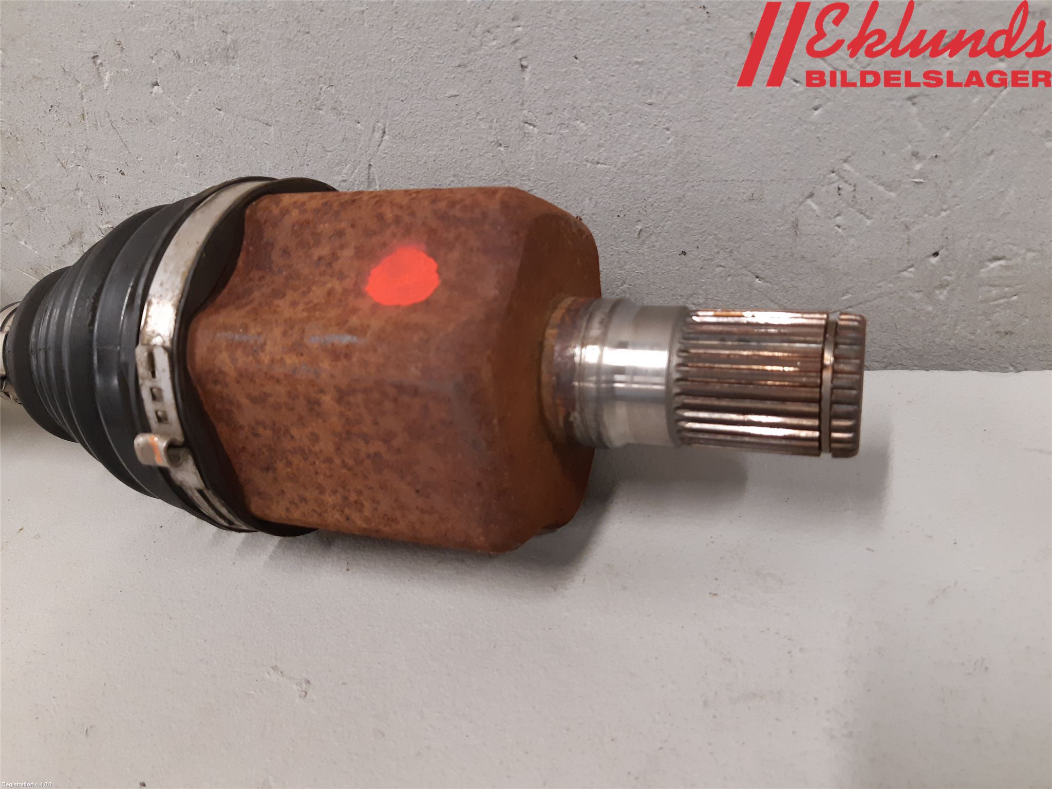 Volvo V70 14-16 Drivaxel Fram Vänster