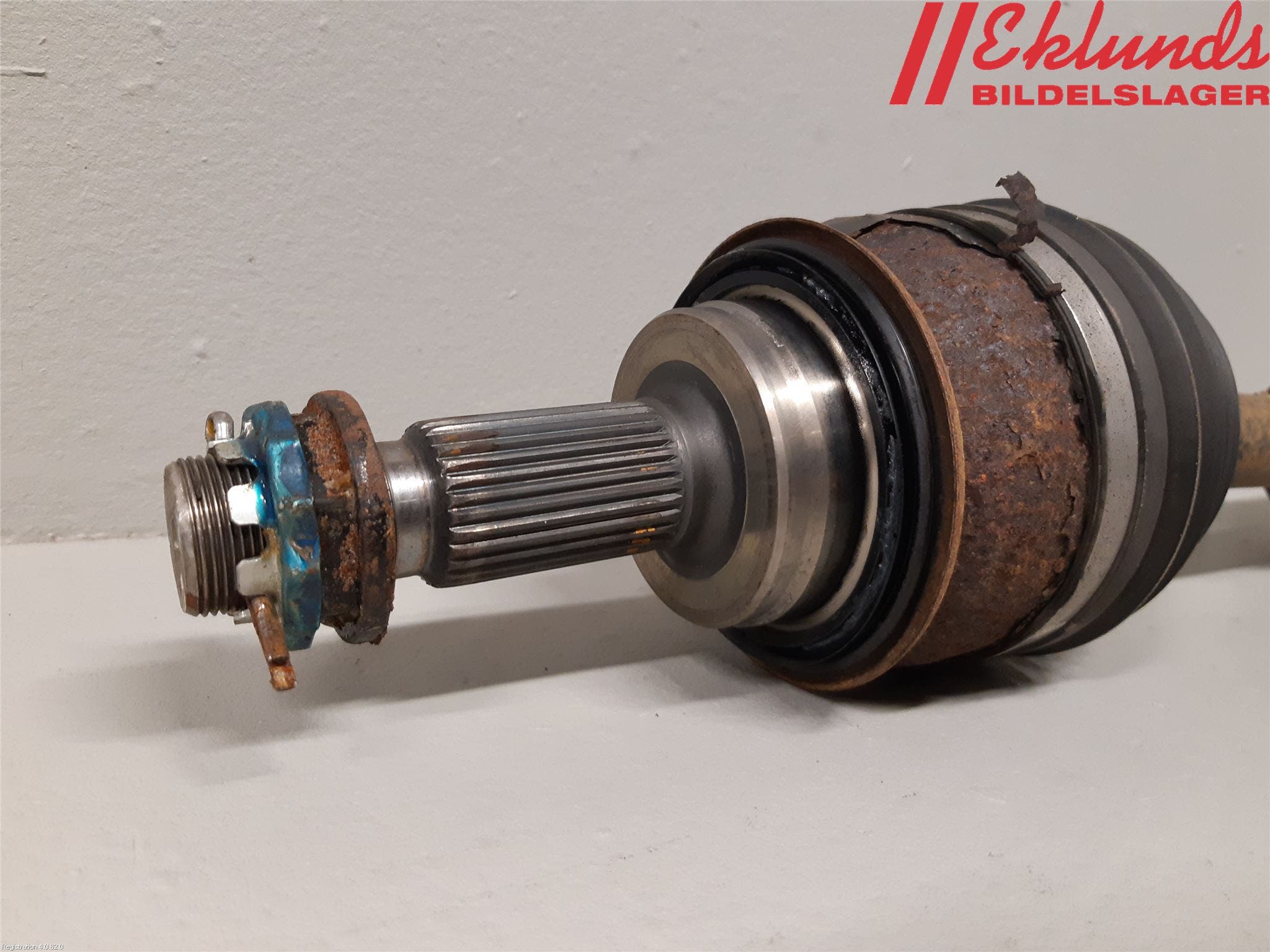 Toyota HILUX 16- Drivaxel Fram Höger