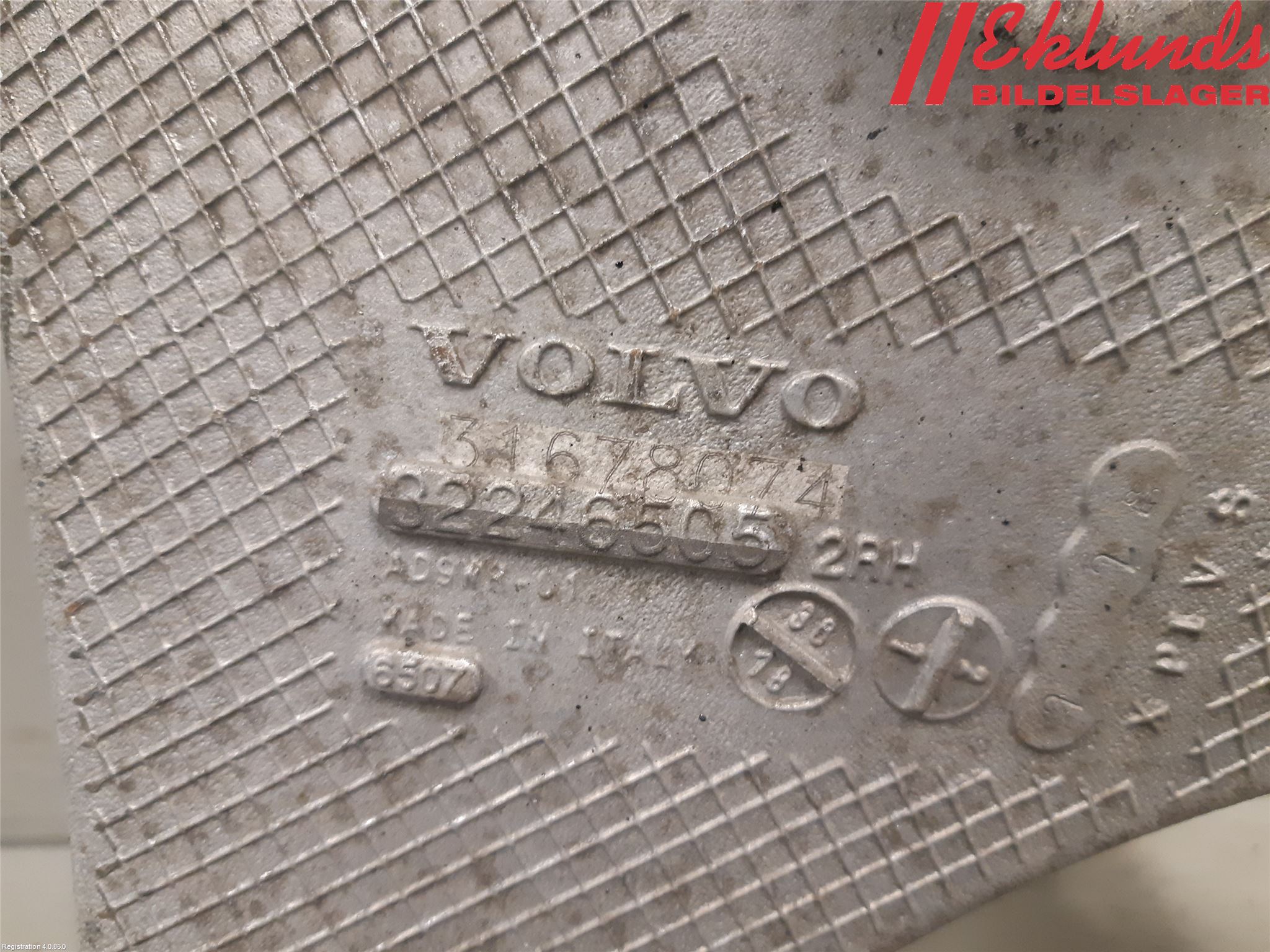 Volvo V90 17->> Bärarm Bak Höger