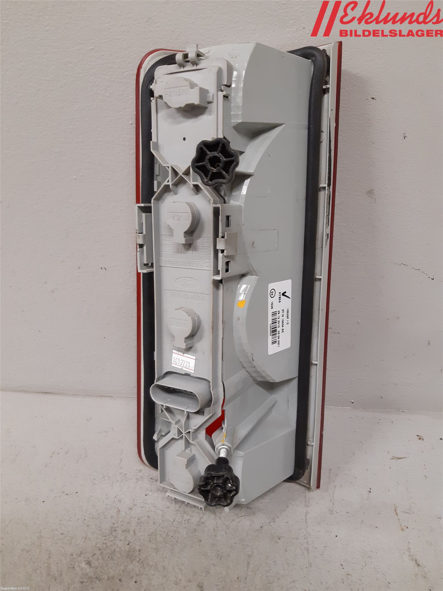 Ford TRANSIT CONNECT 09-13 Bakljus Höger