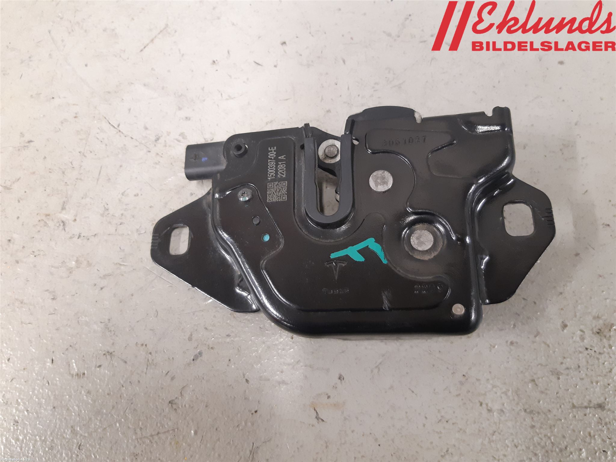 Tesla MODEL Y 21- Huvlås