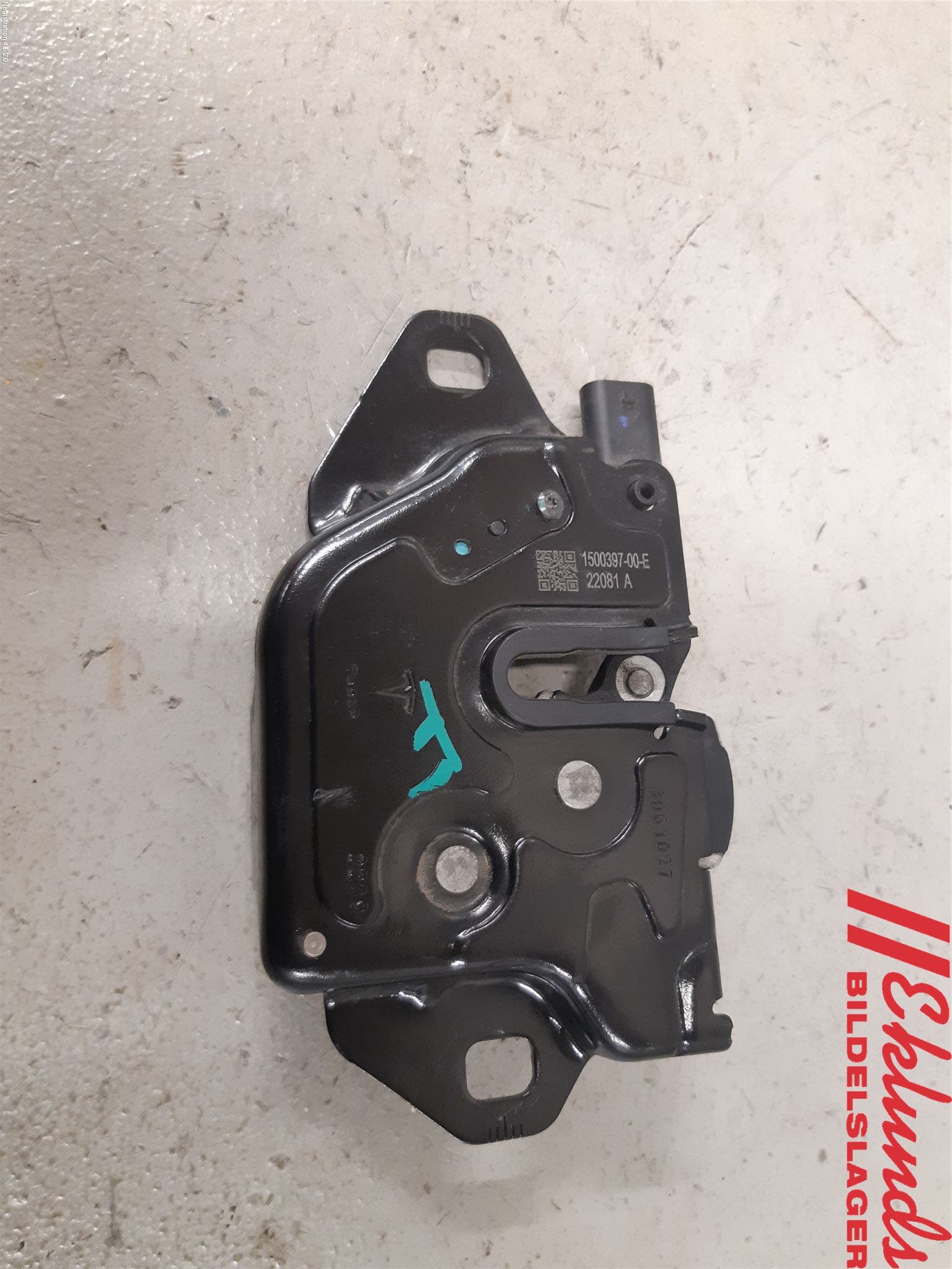 Tesla MODEL Y 21- Huvlås