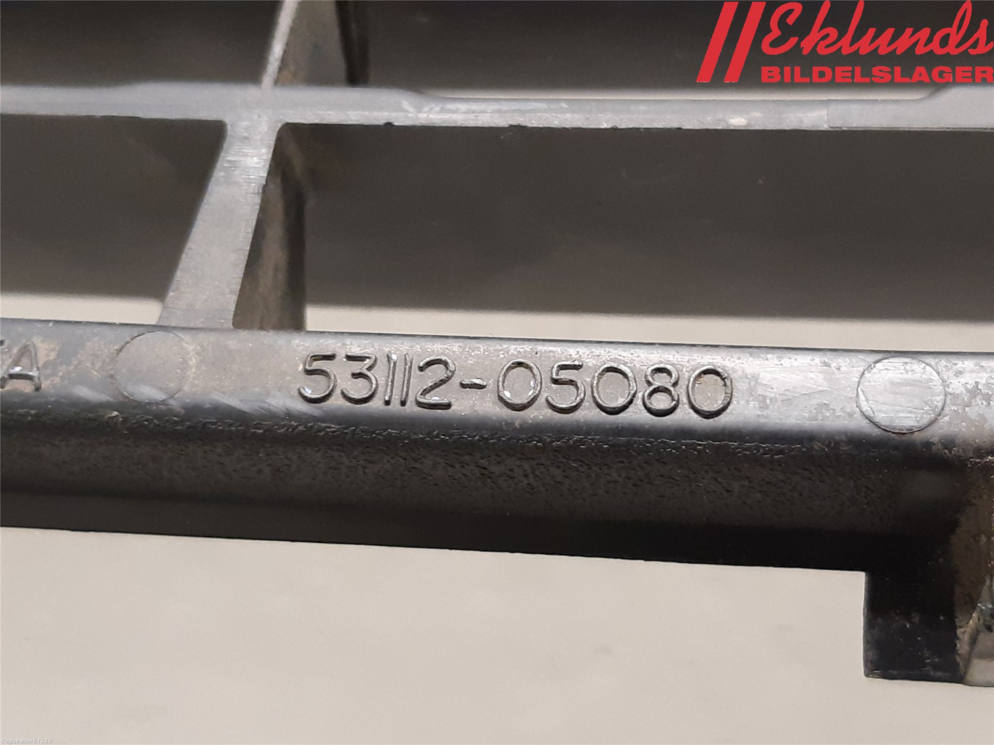 Toyota AVENSIS 09-15 Stöt Utfyllnad-List-Grill