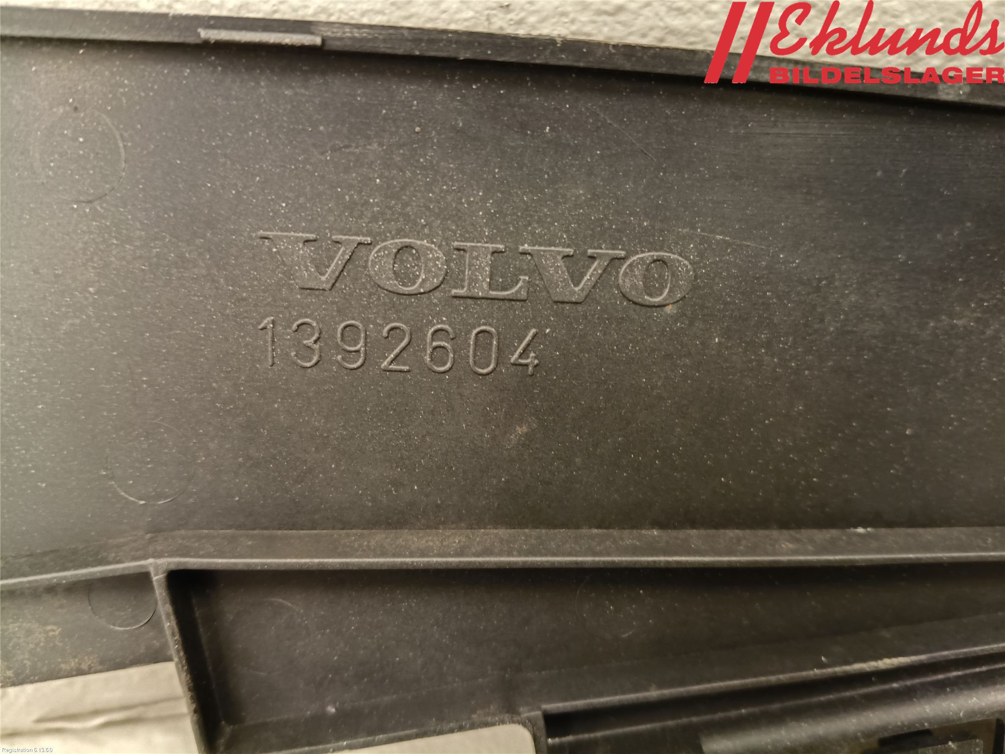 Volvo 940 91-98 Front Huvlåsplåt-Balk