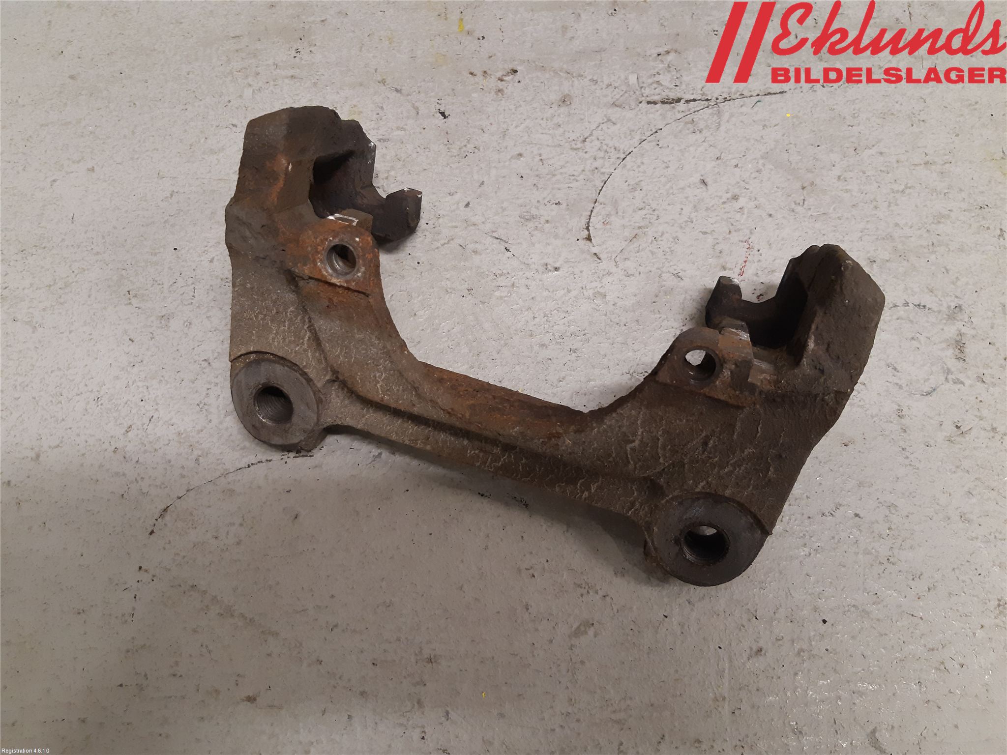 Audi A6/S6     05-11 Bromsokshållare