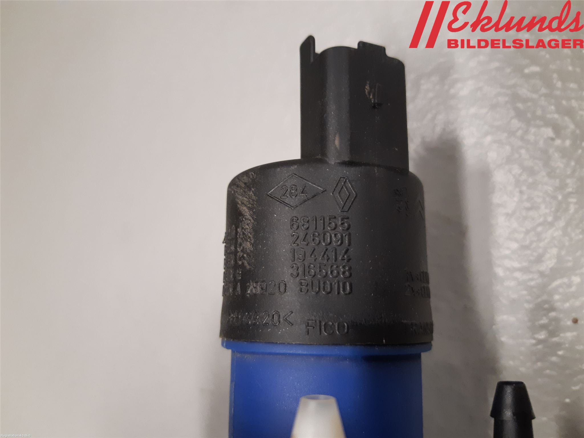 Renault CLIO III  09-12 Spolarpump Vindruta