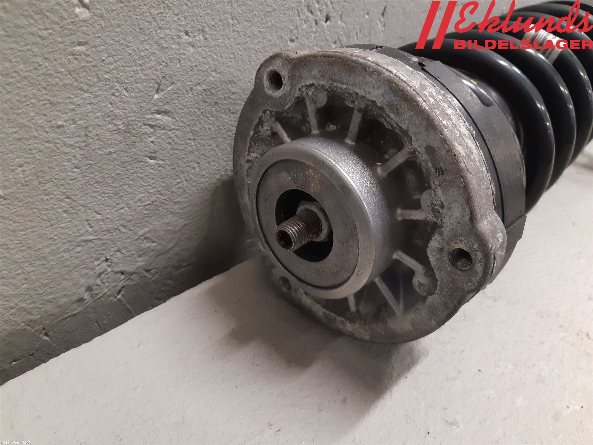 BMW 5 F10/F11/F18 09-17 Fjäderben Fram Höger