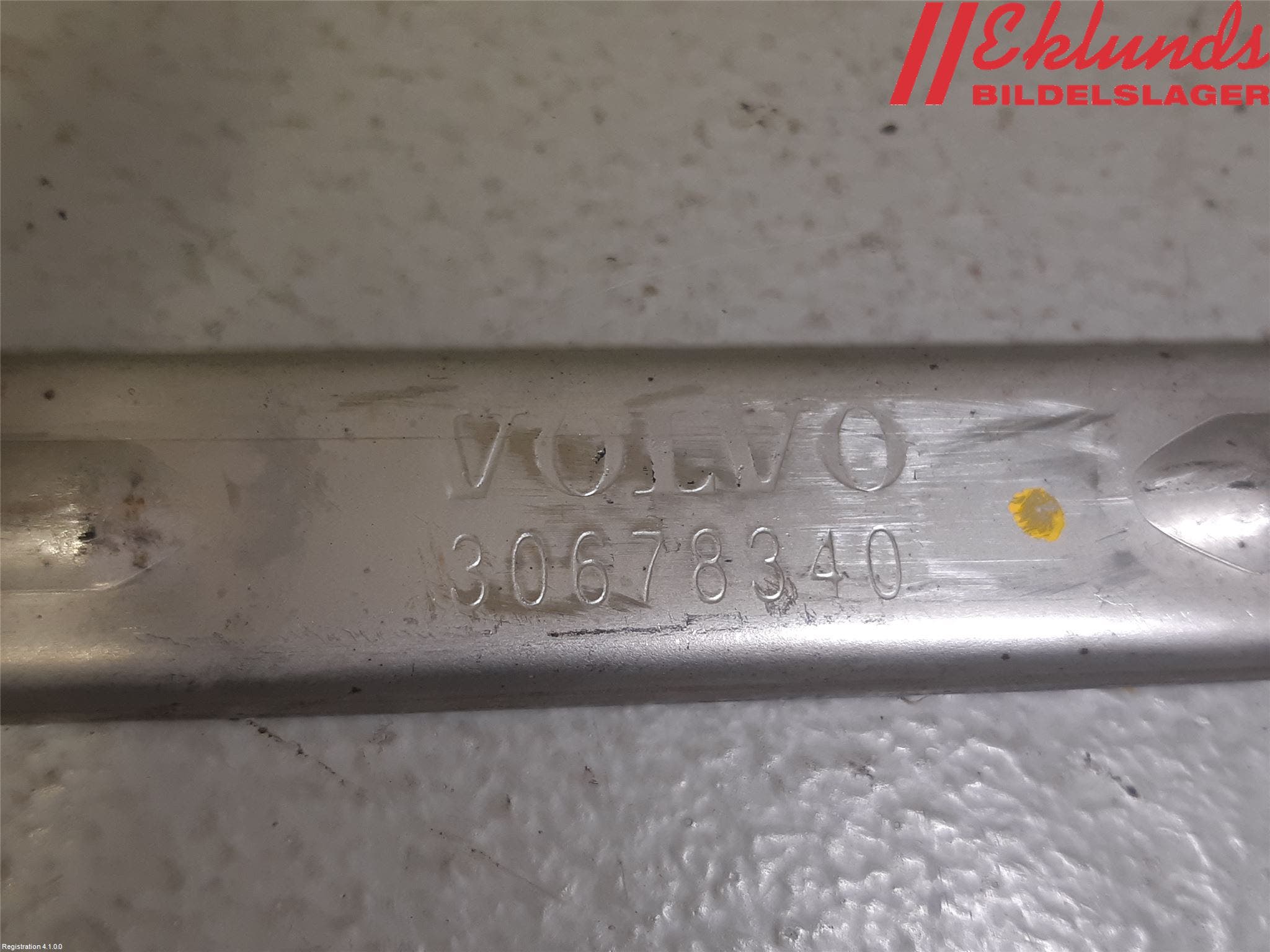 Volvo V70 08-13 Strålkast Fästsarg