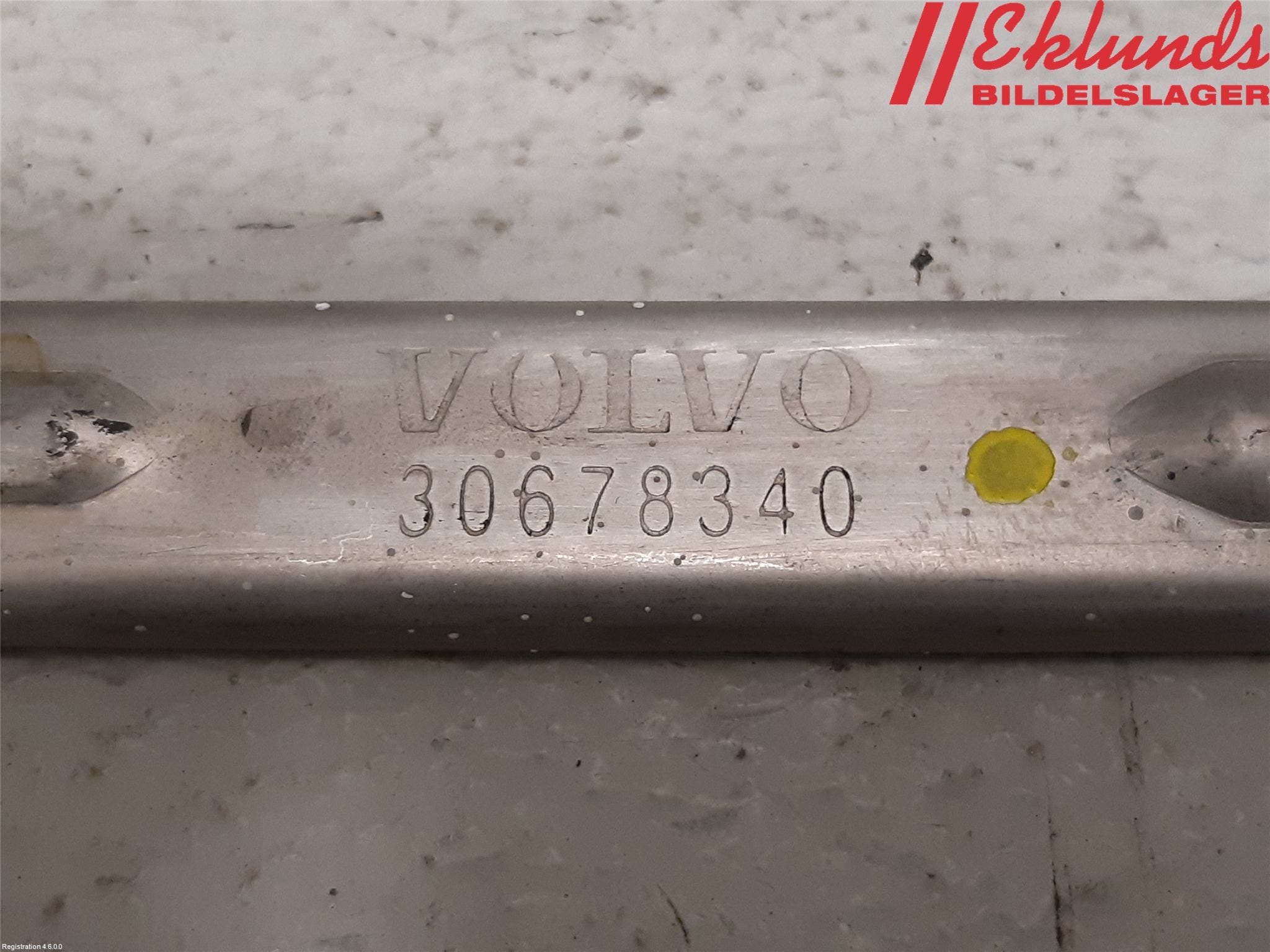 Volvo V70 08-13 Strålkast Fästsarg