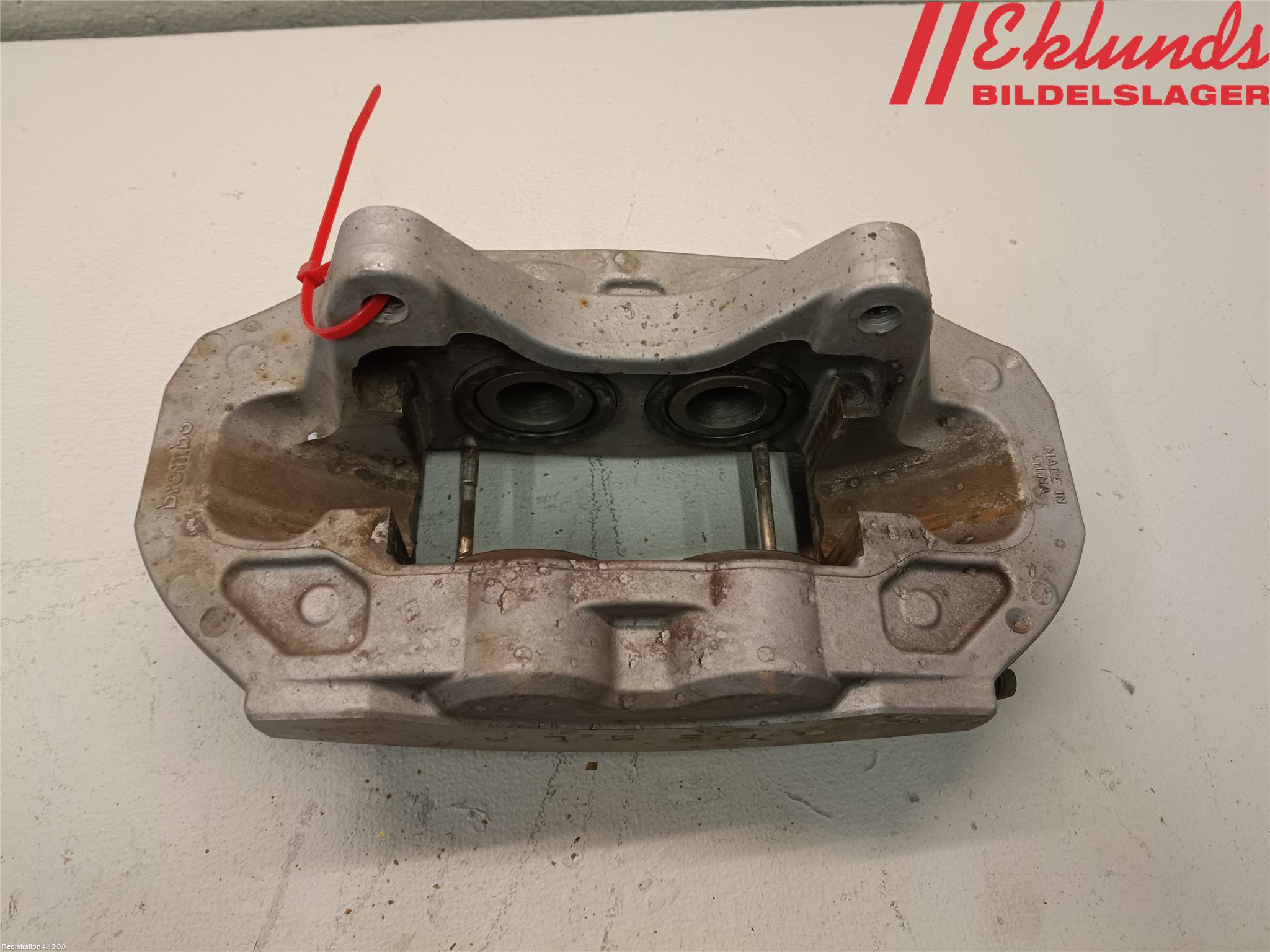 Tesla MODEL 3 17- Bromsok Fram Vänster