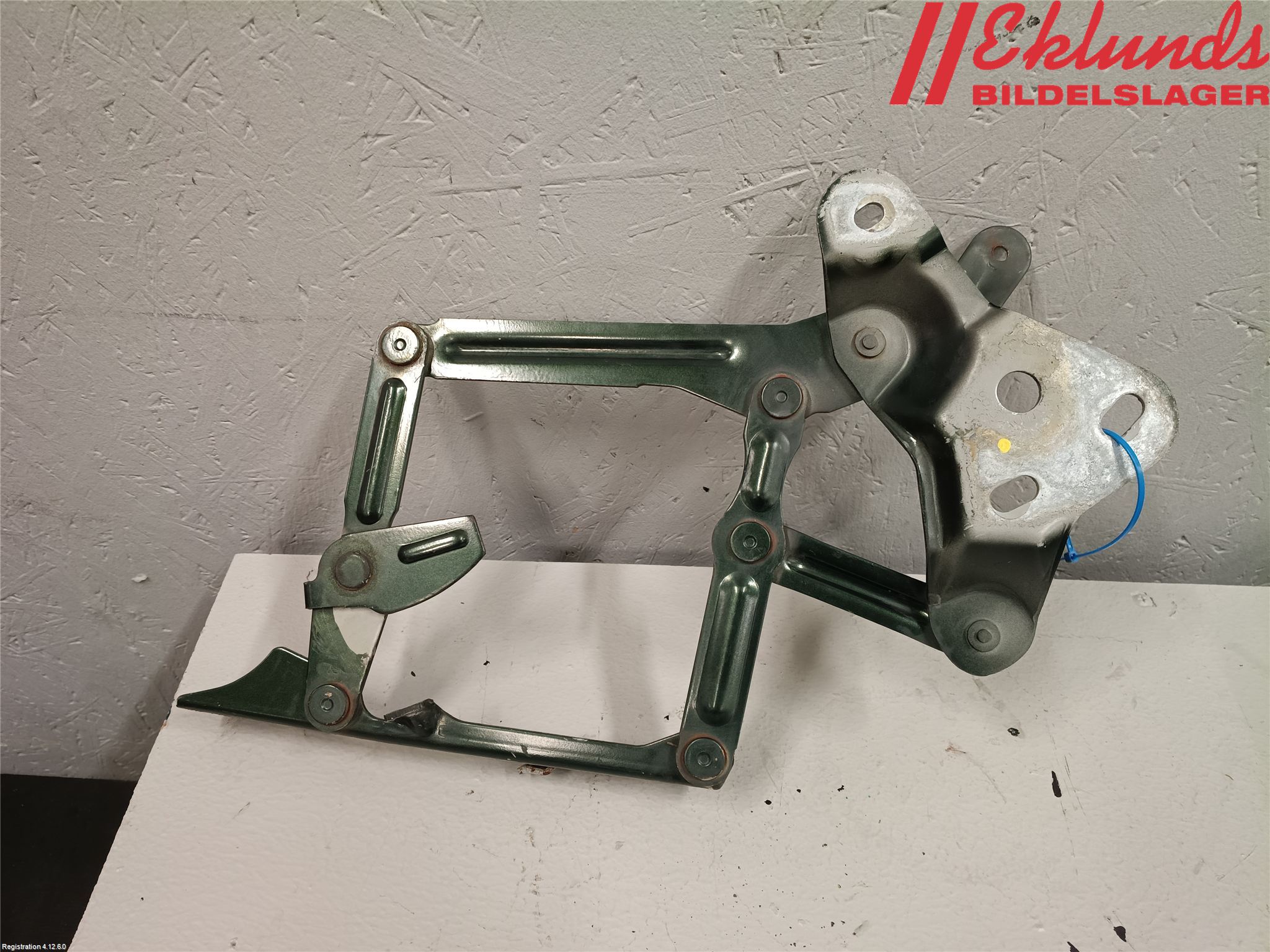 Volvo 940 91-98 Huvgångjärn